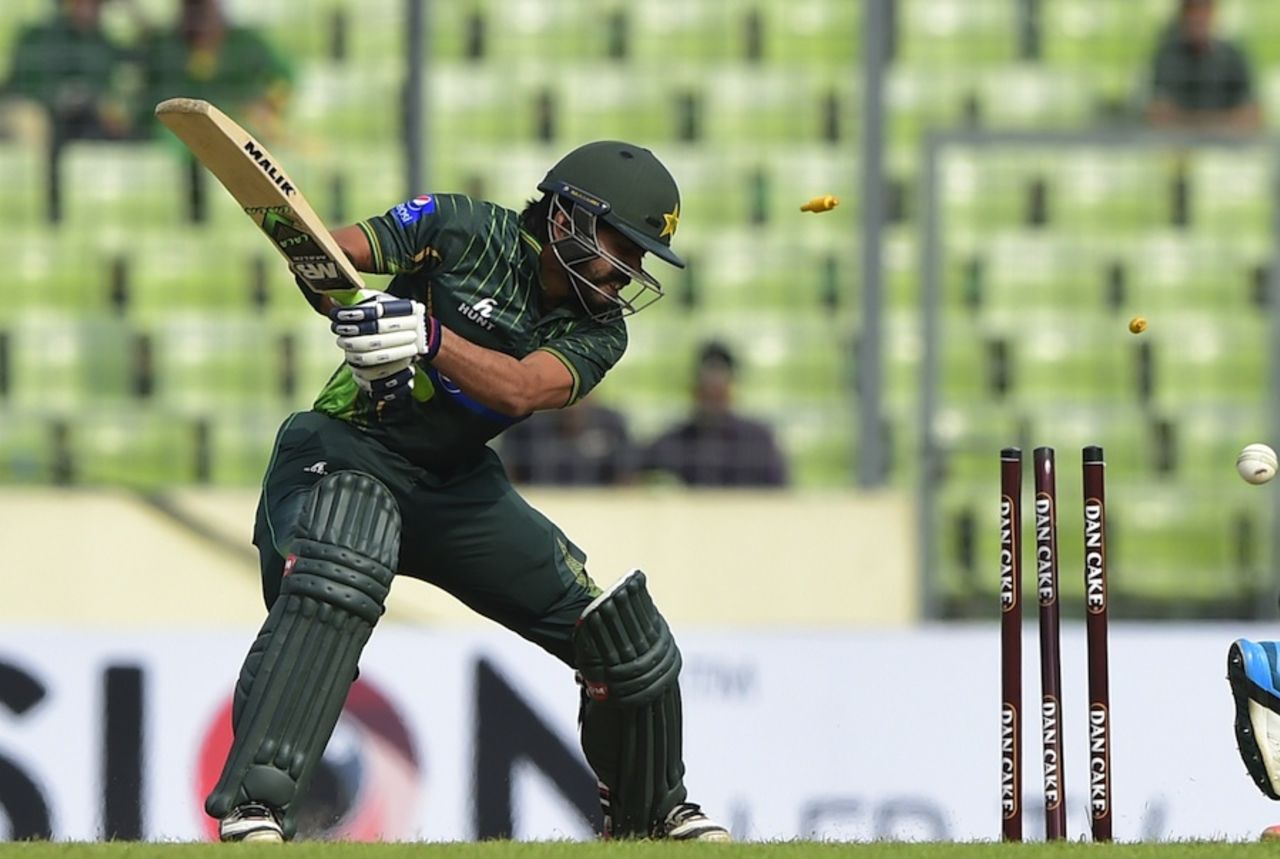 Fawad Alam was bowled by an arm-ball, Bangladesh v Pakistan, 2nd ODI, Mirpur, April 19, 2015