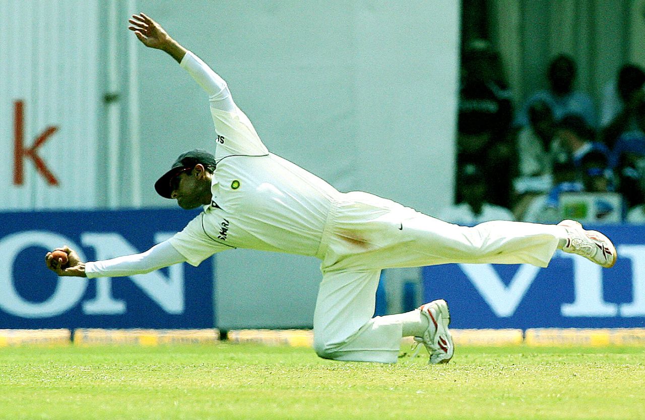 Rahul Dravid takes a stunning one-handed catch, India v England, 3rd Test, Mumbai, 1st day, March 18, 2006