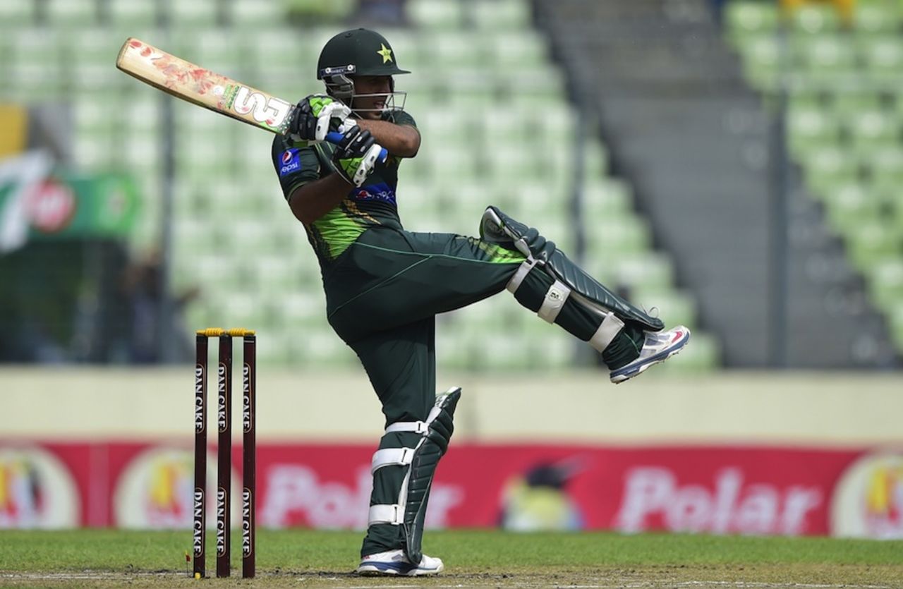 Sami Aslam pulls, Bangladesh v Pakistan, 3rd ODI, Mirpur, April 22, 2015