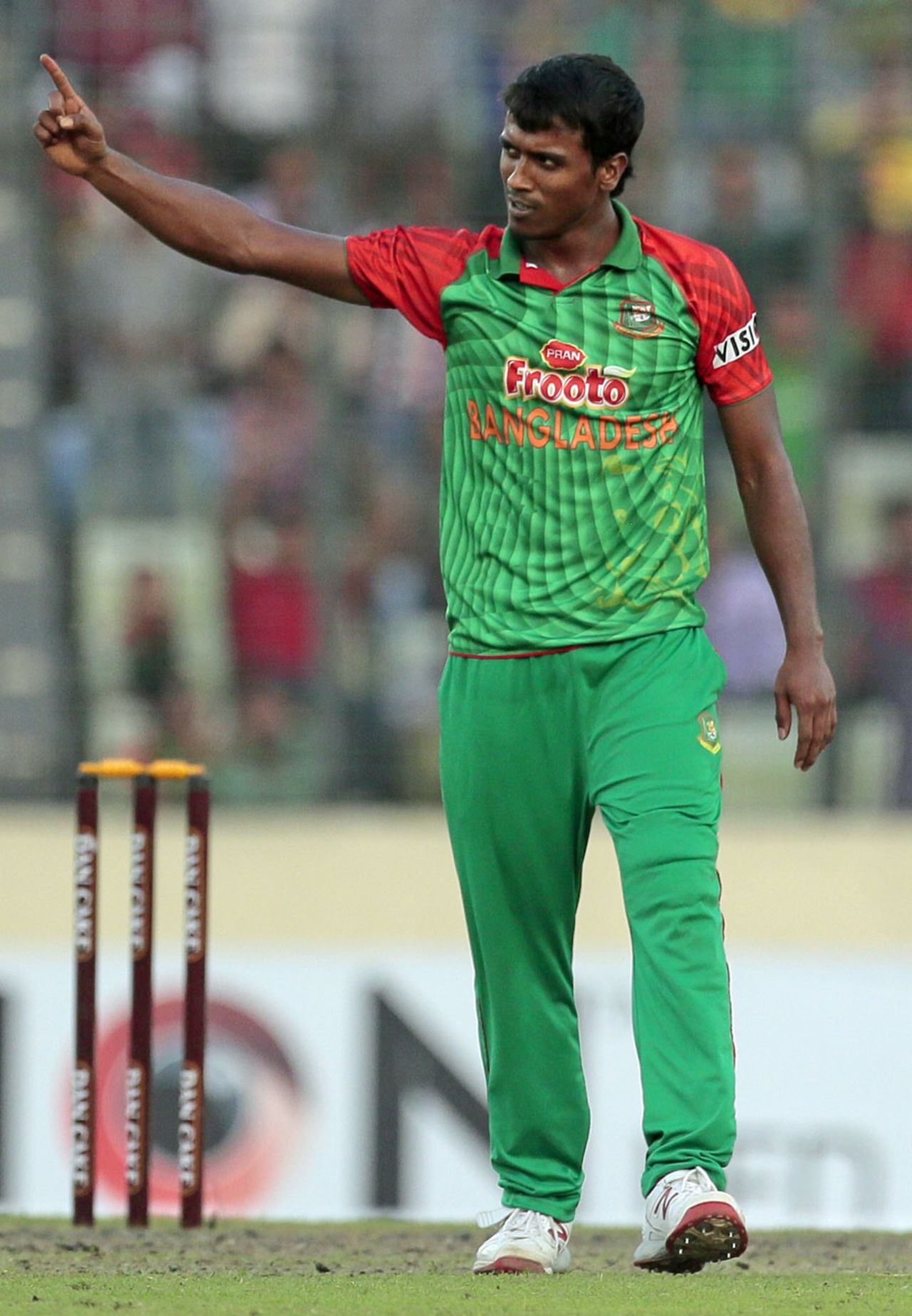 Rubel Hossain played his part in the collapse with 2 for 43, Bangladesh v Pakistan, 3rd ODI, Mirpur, April 22, 2015