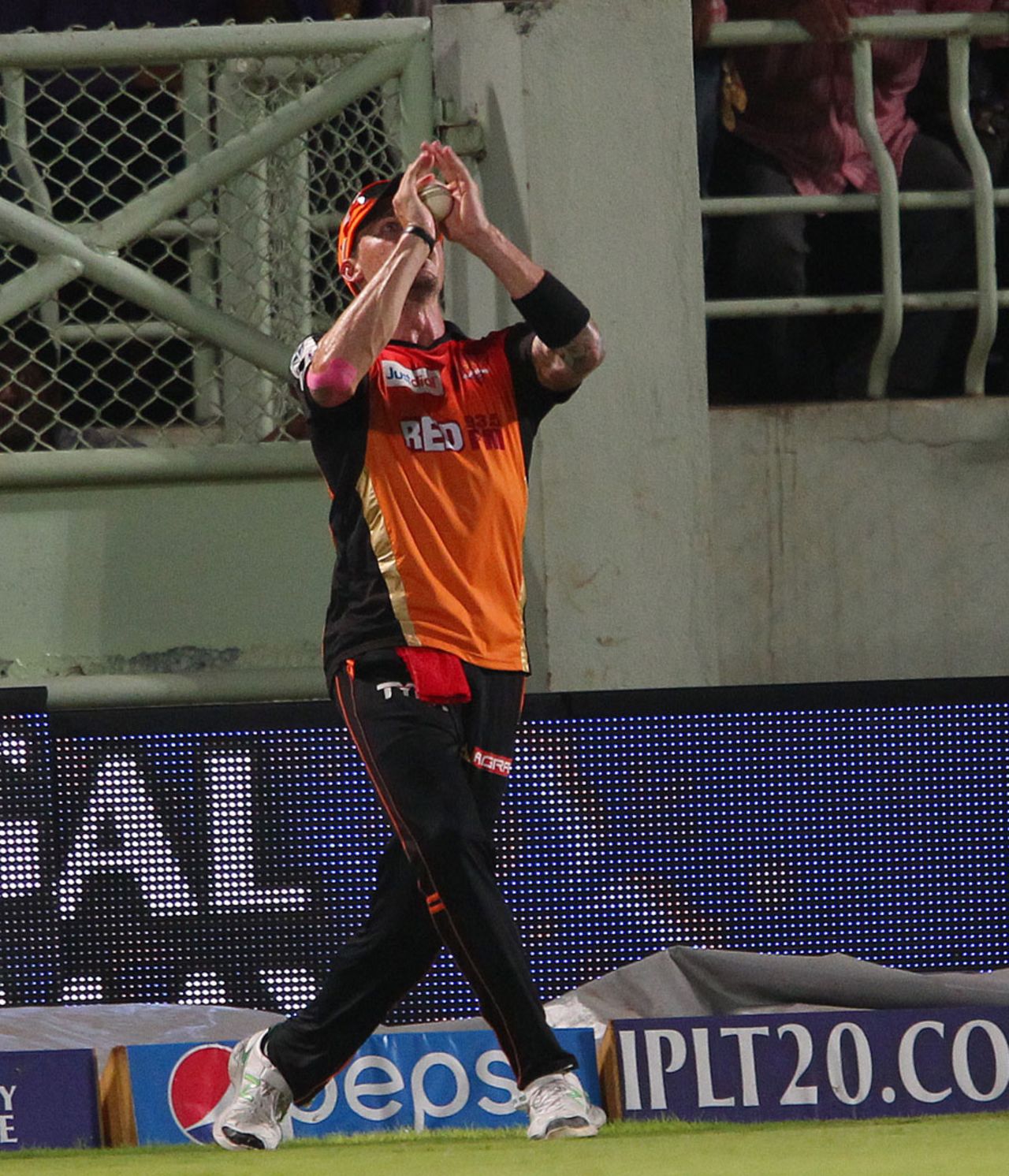 Dale Steyn catches Andre Russell at the boundary, Sunrisers Hyderabad v Kolkata Knight Riders, IPL 2015, Vizag, April 22, 2015