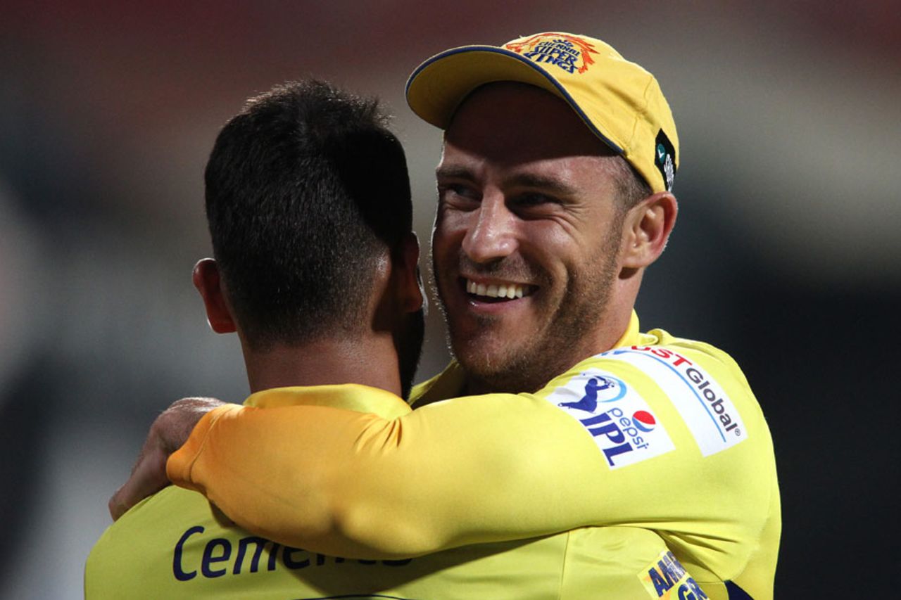 Faf du Plessis is congratulated after taking a blinder, Royal Challengers Bangalore v Chennai Super Kings, IPL 2015, Bangalore, April 22, 2015