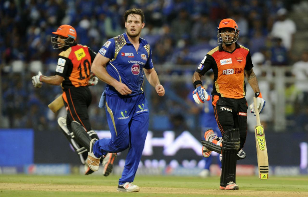 Mitchell McClenaghan picked 3 for 20 in his four overs, Mumbai Indians v Sunrisers Hyderabad, IPL 2015, Mumbai, April 25, 2015