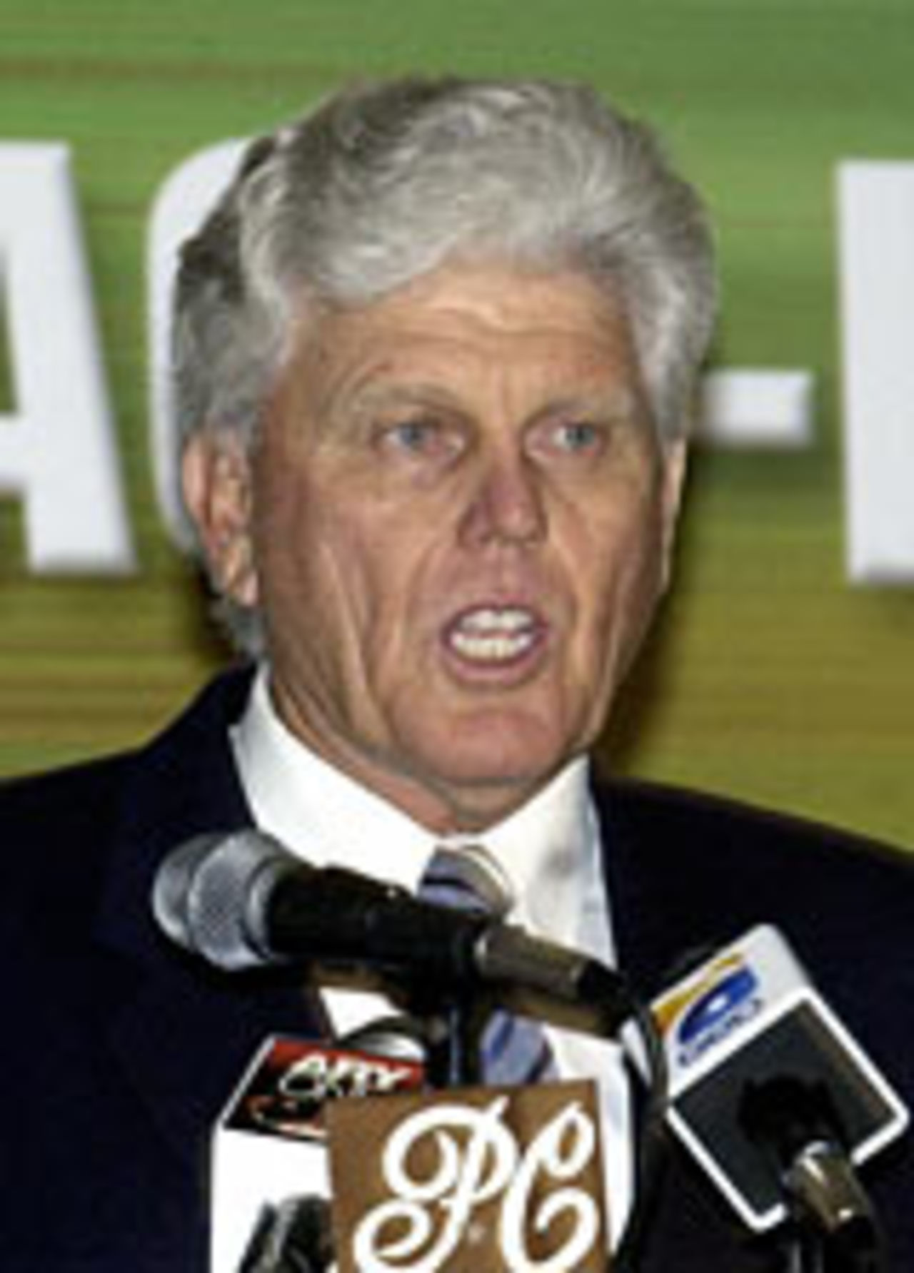 Former South African batsman Barry Richards delivers a speech during a two-day seminar organised by the Pakistan Cricket Board in Lahore, May 9, 2004