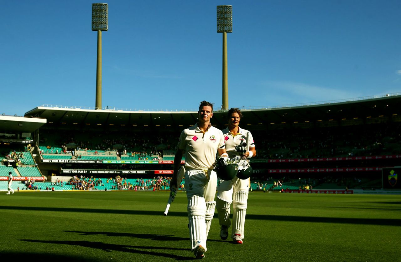 Steven Smith and Shane Watson walk off at stumps, Australia v India, 4th Test, Sydney, 1st day, January 6, 2015