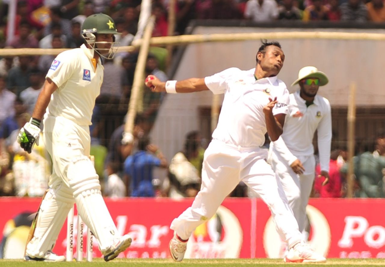 Bangladesh debutant Mohammad Shahid bowls, Bangladesh v Pakistan, 1st Test, Khulna, 2nd day, April 29, 2015
