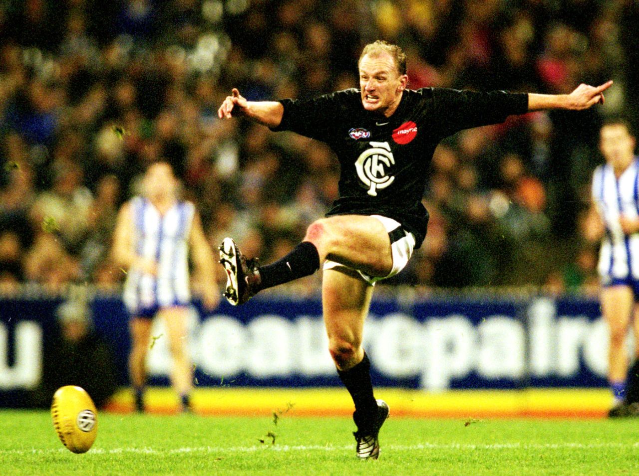  Craig Bradley in action for Carlton Blues, AFL, Kangaroos v Carlton Blues, Melbourne, May 25, 2001