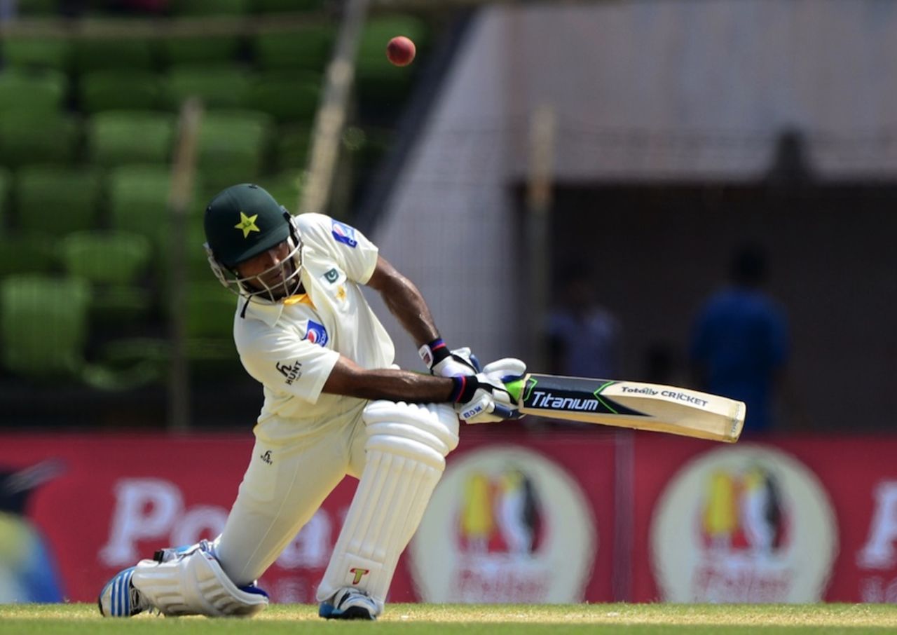 Asad Shafiq attempts to sweep, Bangladesh v Pakistan, 1st Test, Khulna, 4th day, May 1, 2015