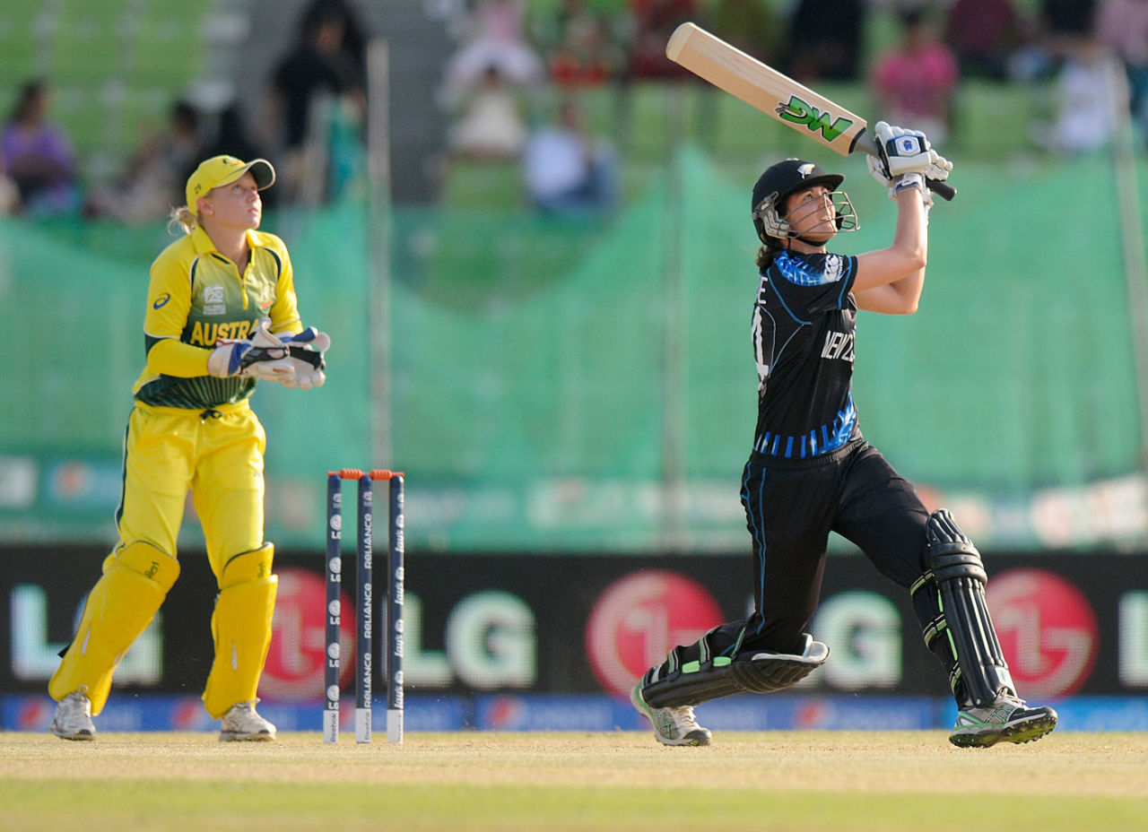 Nicola Browne goes for the big hit, Australia v New Zealand, Women's World T20, Group A, Sylhet, March 23, 2014