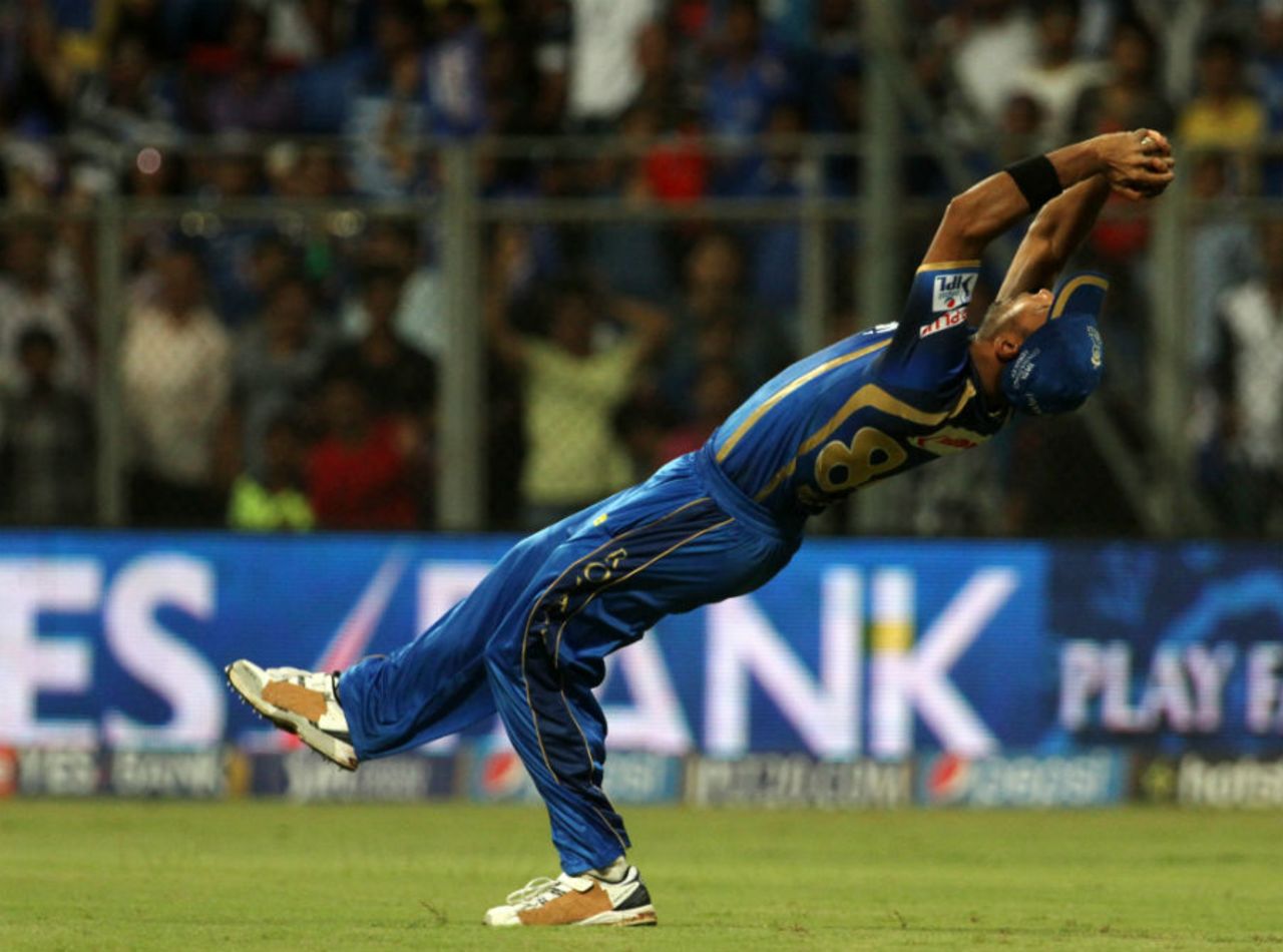 Stuart Binny falls over while taking a catch, Mumbai Indians v Rajasthan Royals, IPL 2015, Mumbai, May 1, 2015 