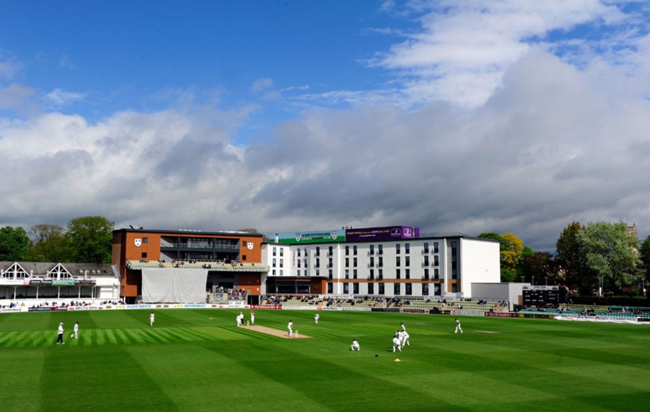 Worcestershire elected to bowl first under some cloud cover, Worcestershire v Somerset, County Championship, Division One, New Road, 1st day, May 3, 2015
