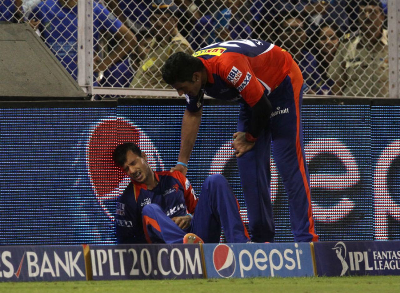 Mayank Agarawal grimaces after crashing into the advertising hoarding, Rajasthan Royals v Delhi Daredevils, IPL 2015, Mumbai, May 3, 2015