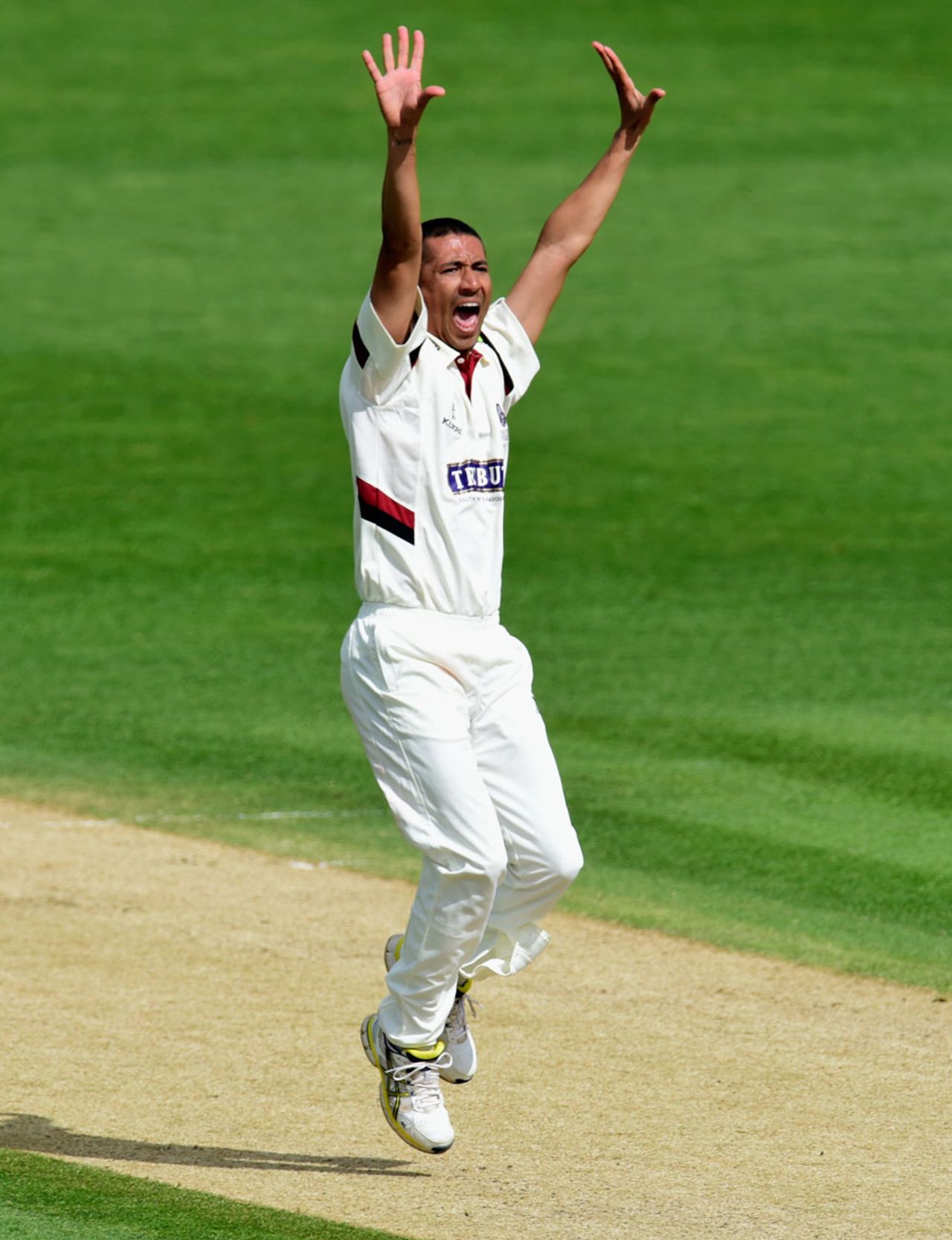 Alfonso Thomas couldn't add to his wickets in the first half of the second day, Worcestershire v Somerset, County Championship Division One, New Road, 2nd day, May 4, 2015