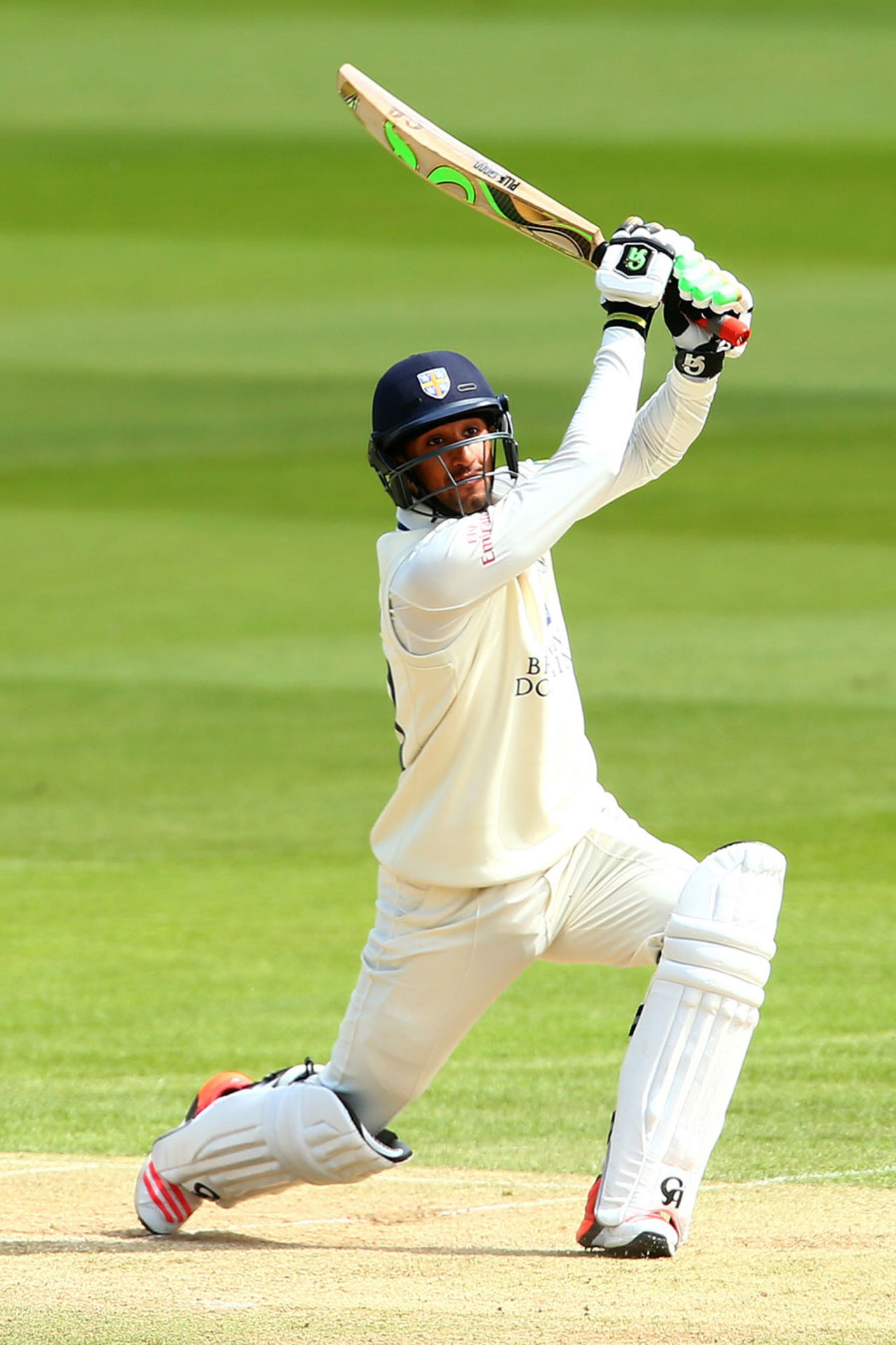 Usman Arshad swung a couple of boundaries, Middlesex v Durham, County Championship Division One, Lord's, 3rd day, May 4, 2015