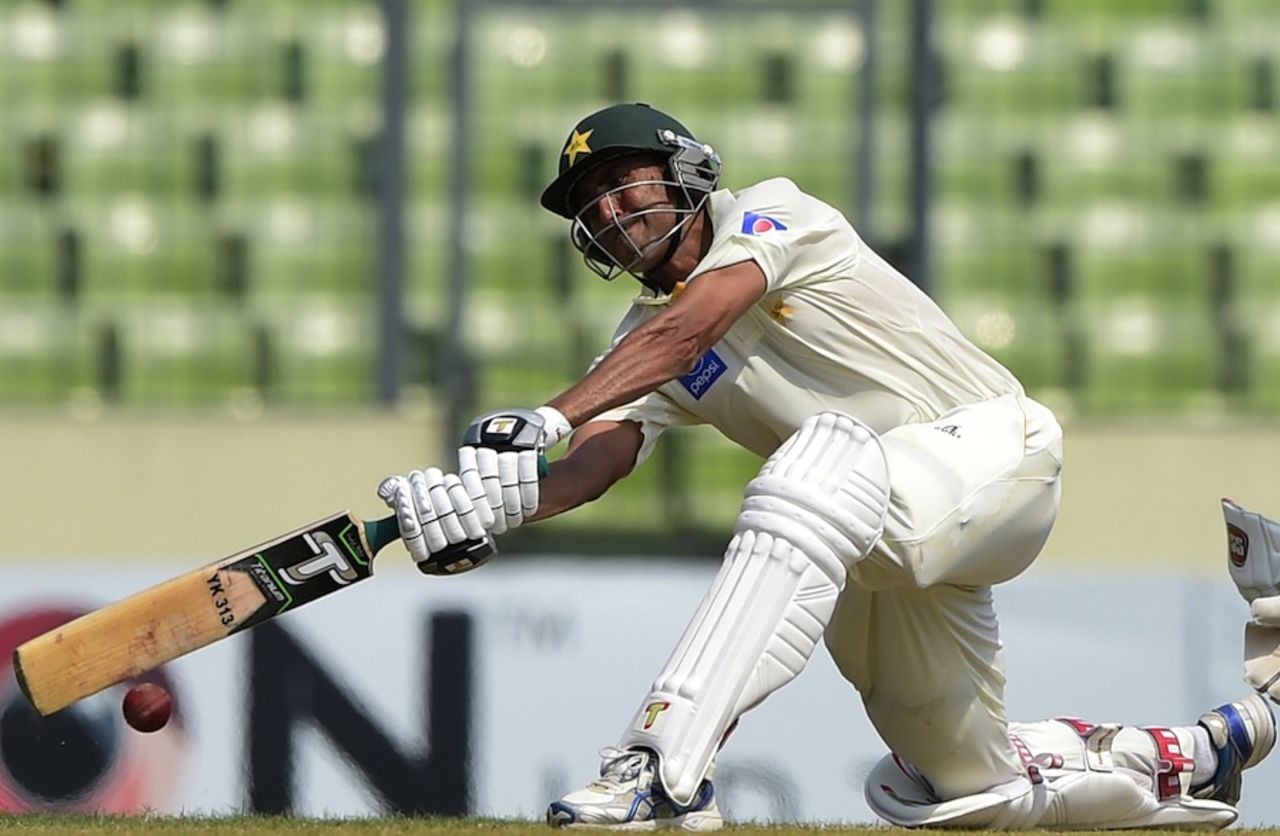 Younis Khan sweeps powerfully, Bangladesh v Pakistan, 2nd Test, Mirpur, 1st day, May 6, 2015