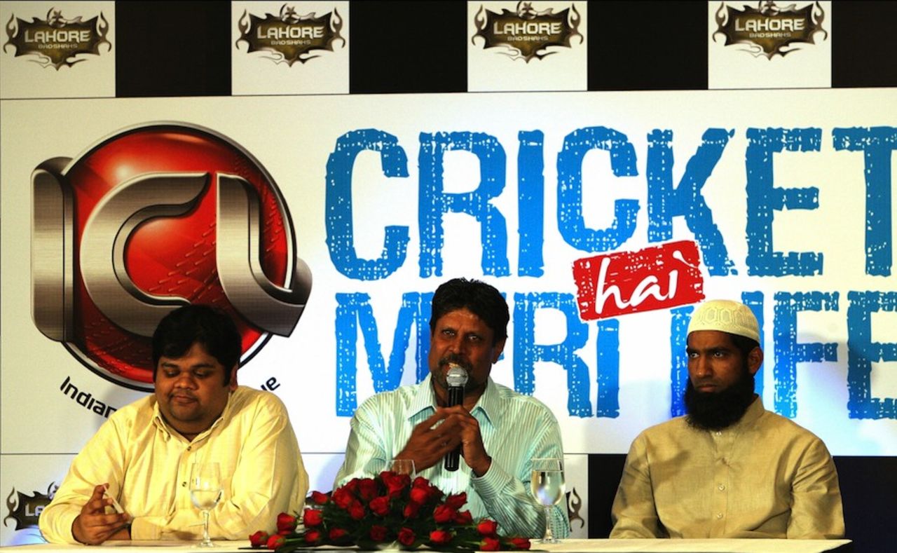 Himanshu Mody, Kapil Dev and Mohammad Yousuf at an ICL press conference in Delhi, November 5, 2008