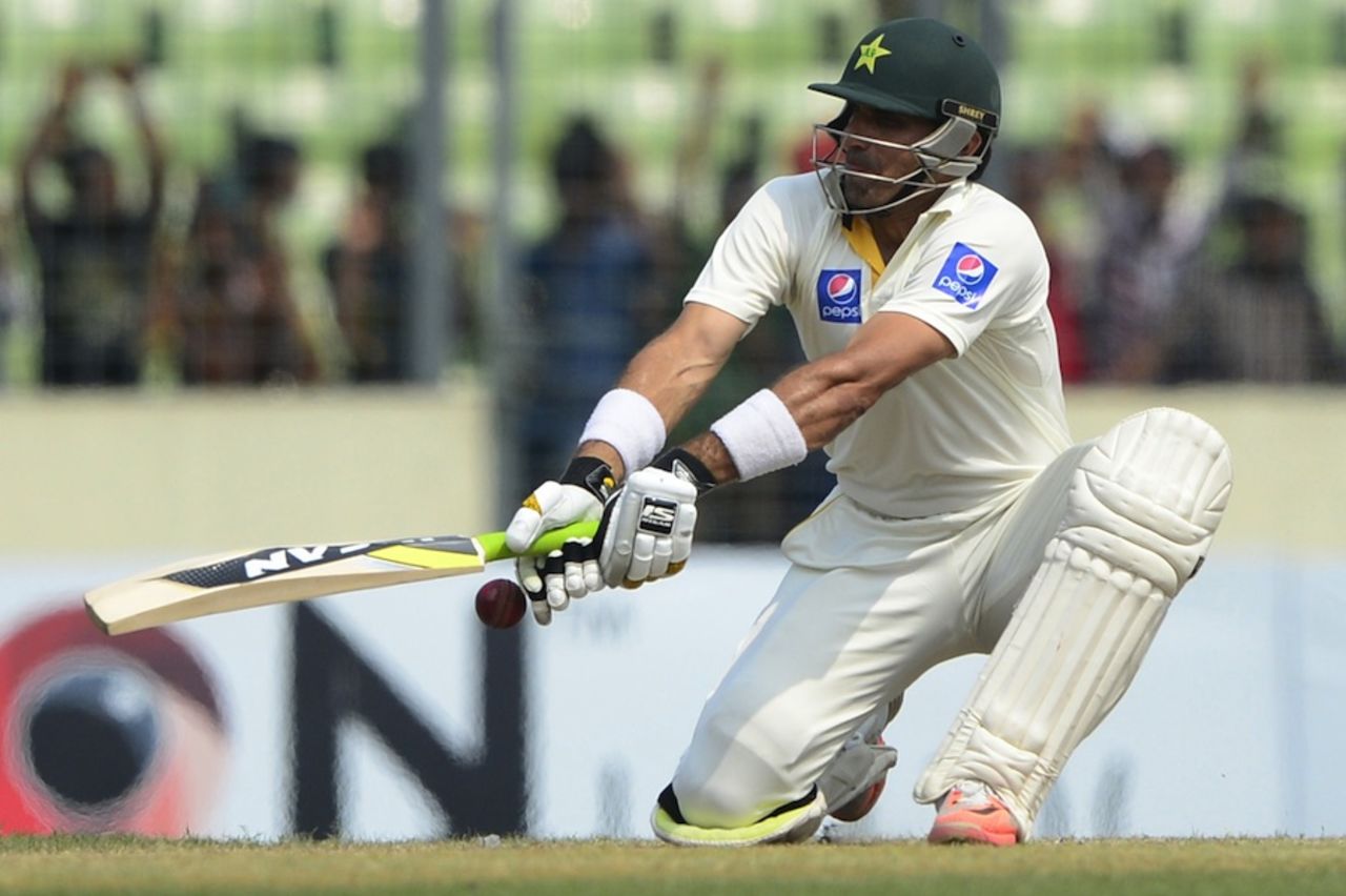Misbah-ul-Haq reverse sweeps, Bangladesh v Pakistan, 2nd Test, Mirpur, 3rd day, May 8, 2015
