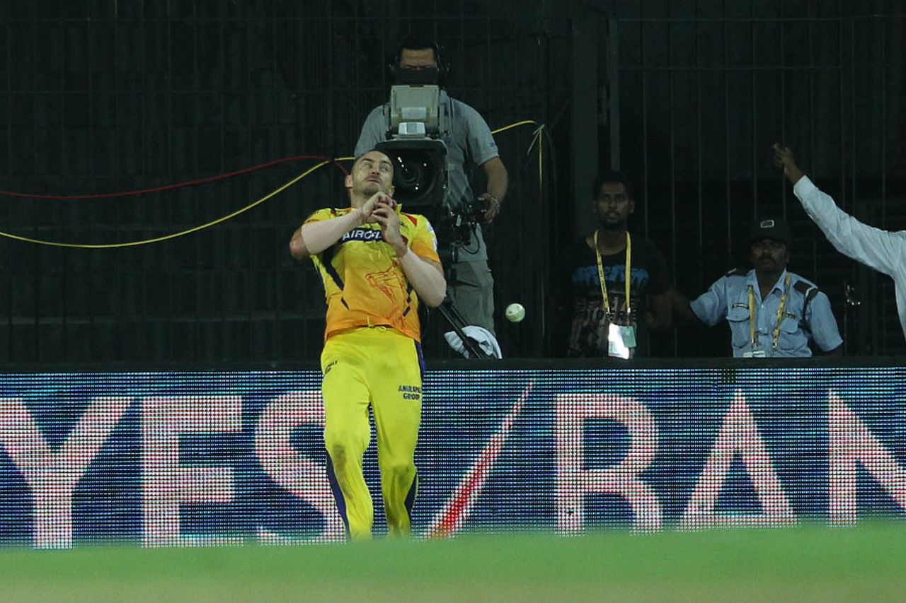 Faf du Plessis fails to hold on to a catch, Chennai Super Kings v Mumbai Indians, IPL 2015, Chennai, May 8, 2015