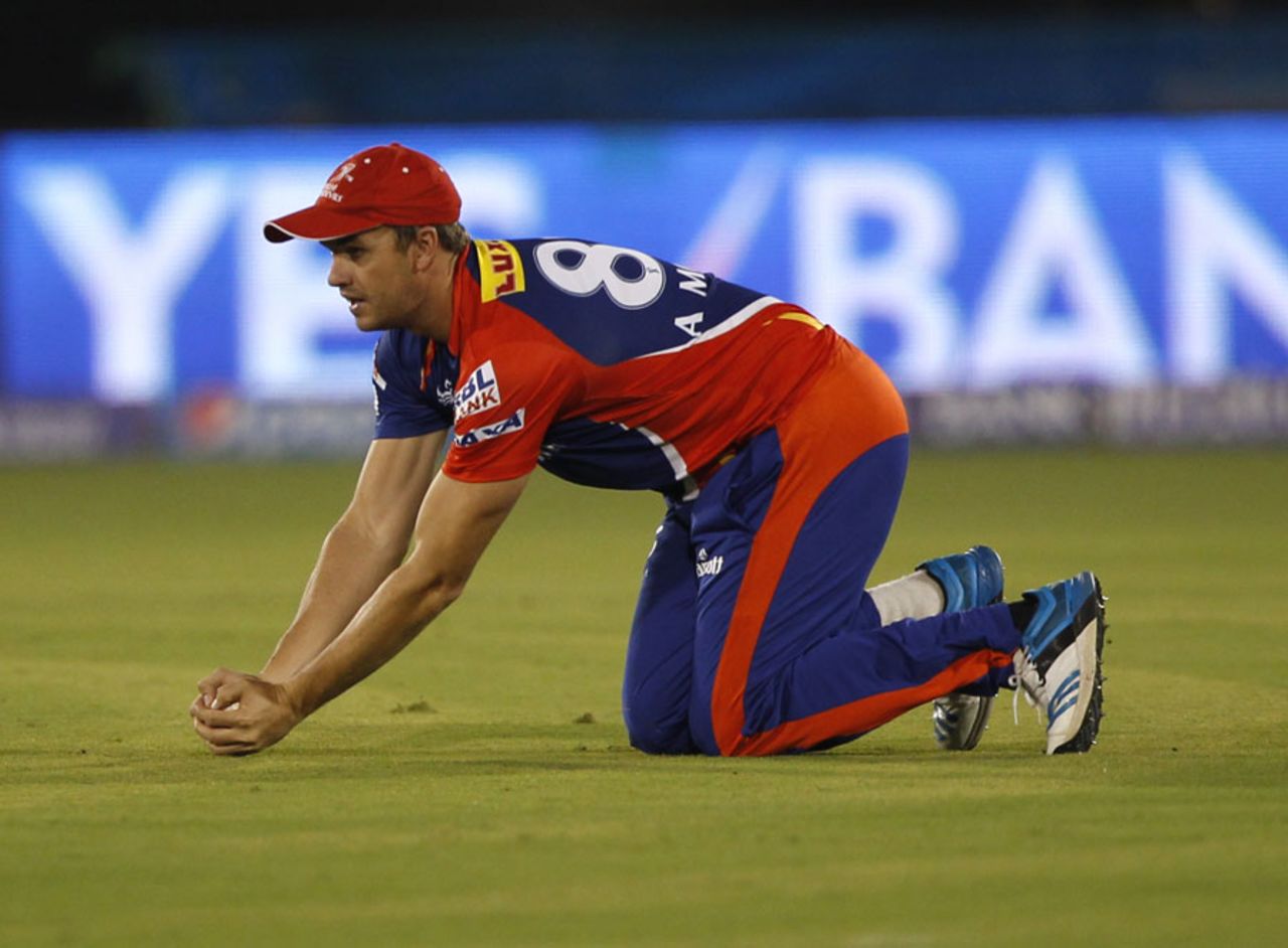 Albie Morkel takes the catch to dismiss Shikhar Dhawan, Delhi Daredevils v Sunrisers Hyderabad, IPL 2015, Raipur, May 9, 2015