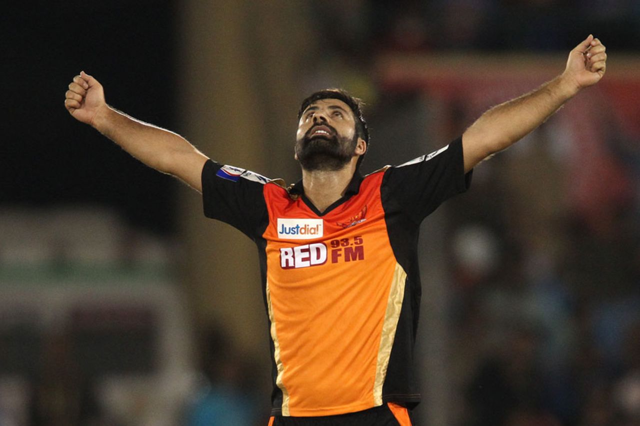 Parvez Rasool is ecstatic after taking a wicket, Delhi Daredevils v Sunrisers Hyderabad, IPL 2015, Raipur, May 9, 2015