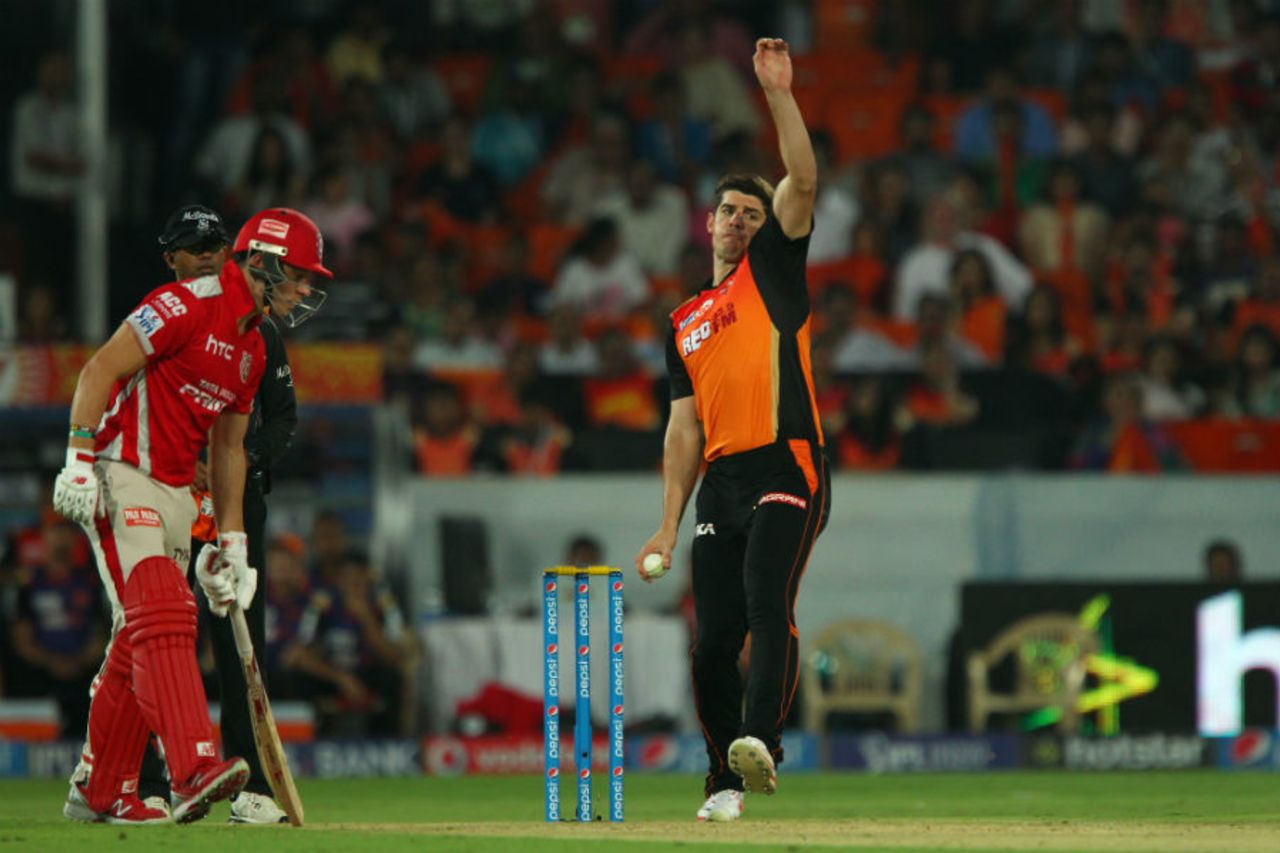 Moises Henriques picked up 3 for 16 in his four overs, Sunrisers Hyderabad v Kings XI Punjab, IPL 2015, Hyderabad, May 11, 2015