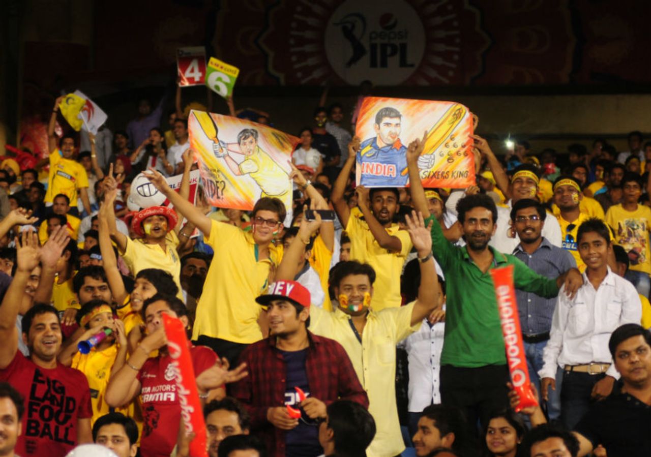 Both Yuvraj Singh and MS Dhoni had plenty of support from the crowd, Delhi Daredevils v Chennai Super Kings, IPL 2015, Raipur, May 12, 2015