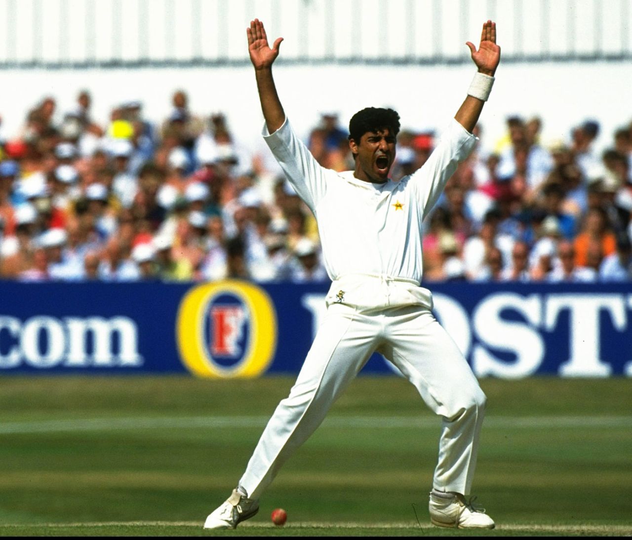Waqar Younis appeals for a wicket, England v Pakistan, 4th Test, Headingley, 1st day, July 23, 1992