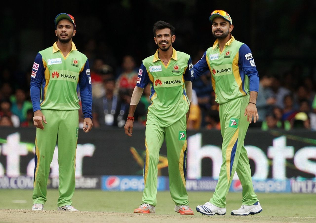 Yuzvendra Chahal is congratulated on the wicket of Quinton de Kock, Royal Challengers Bangalore v Delhi Daredevils, IPL 2015, Bangalore, May 17, 2015