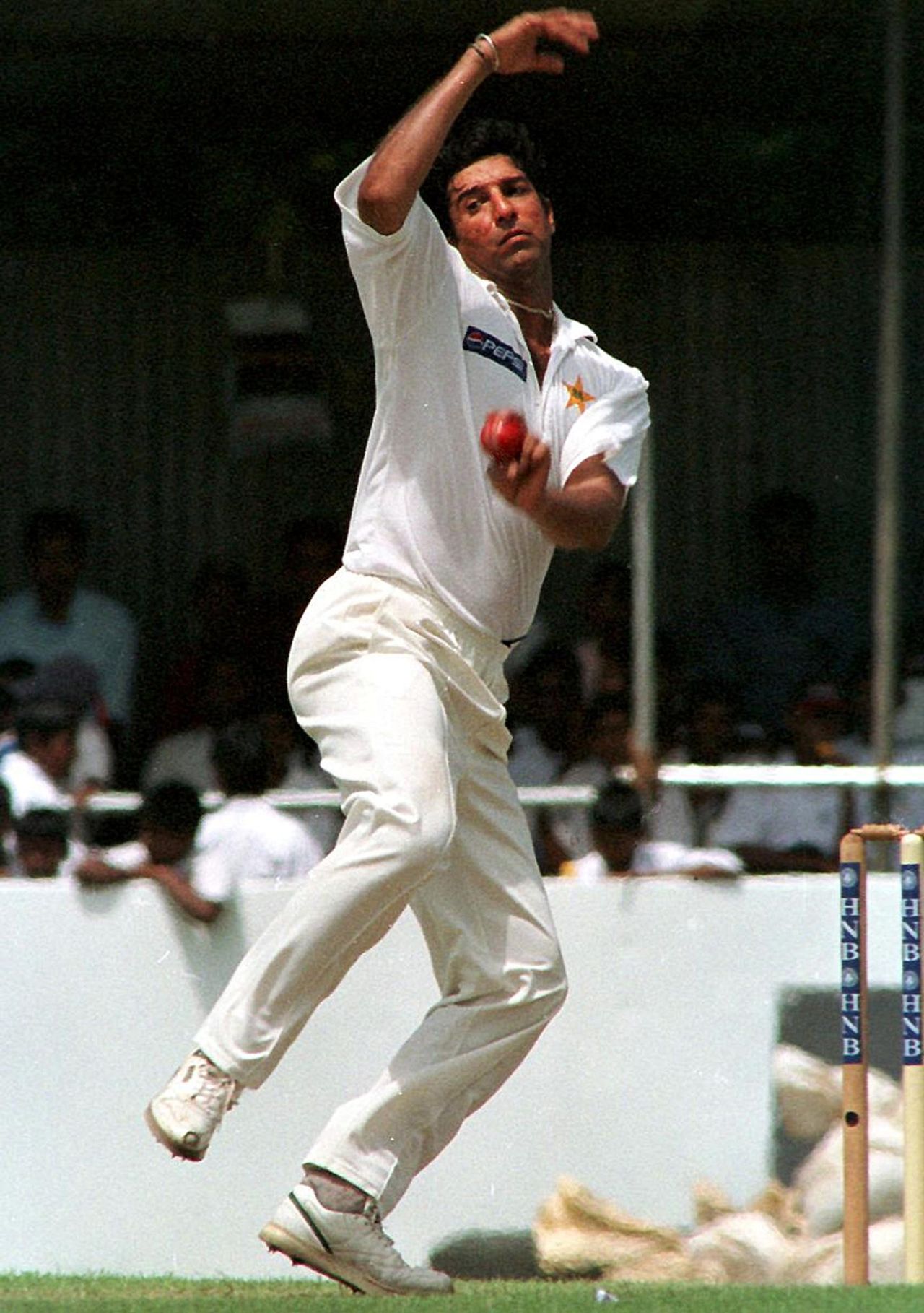 Wasim Akram runs in to bowl, Sri Lanka v Pakistan, 2nd Test, Galle, 1st day, June 21, 2000