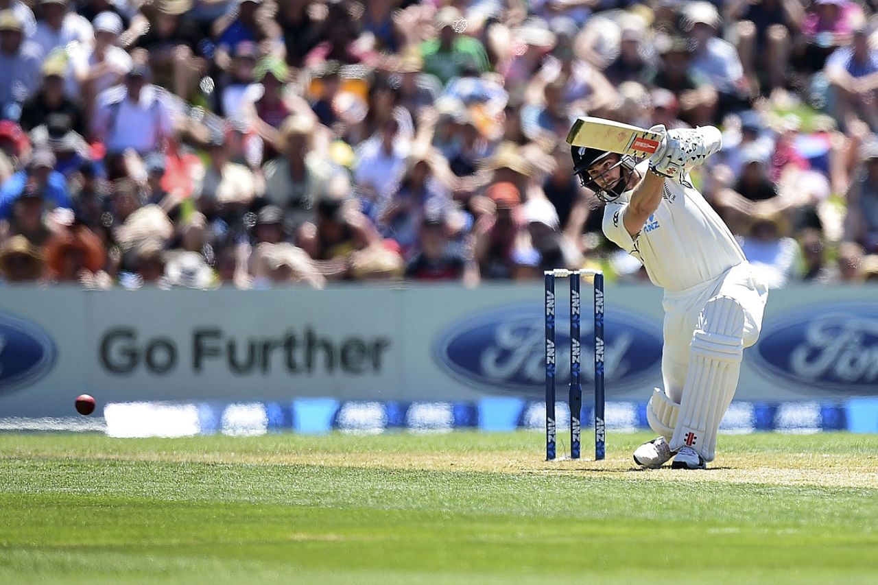 Kane Williamson drives through the covers, New Zealand v Sri Lanka, 1st Test, Christchurch, 1st day, December 26, 2014