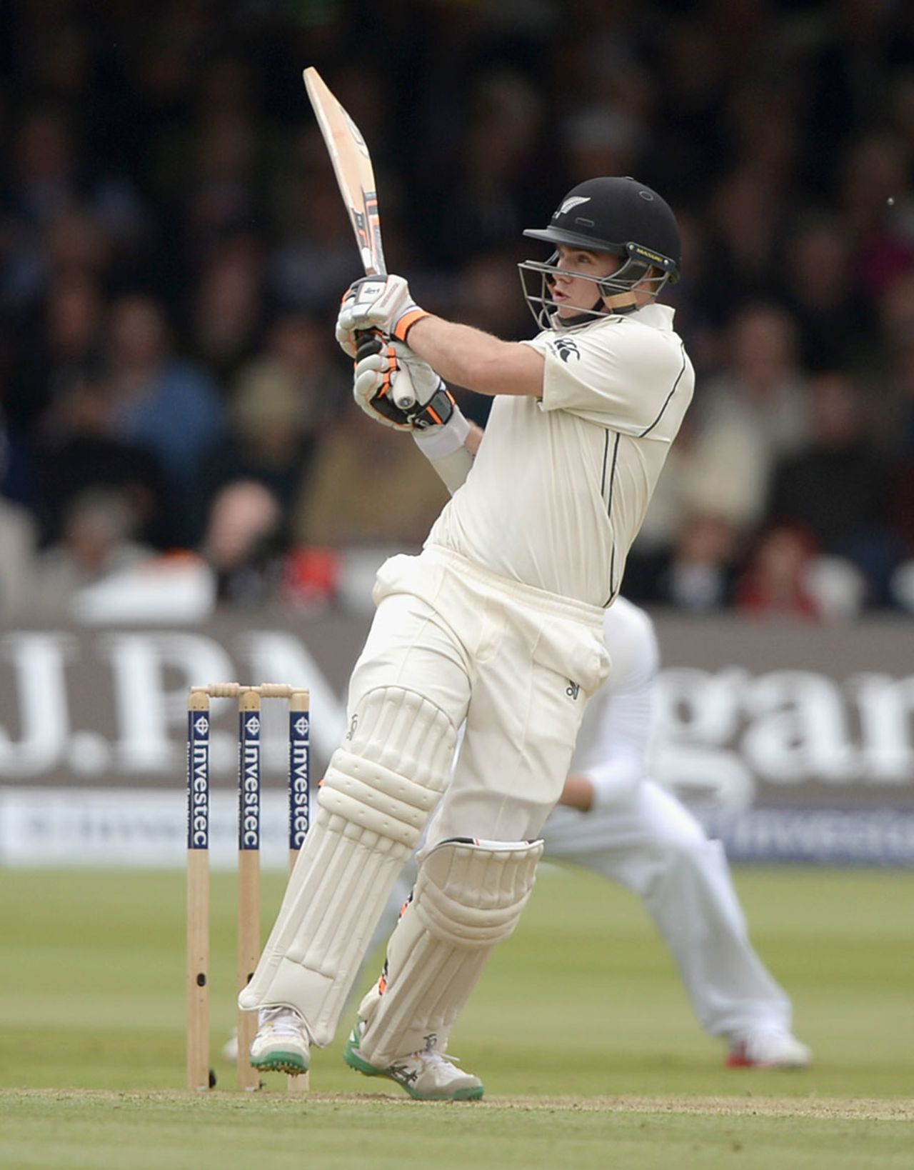 Tom Latham latches onto a short ball, England v New Zealand, 1st Investec Test, Lord's, 2nd day, May 22, 2015