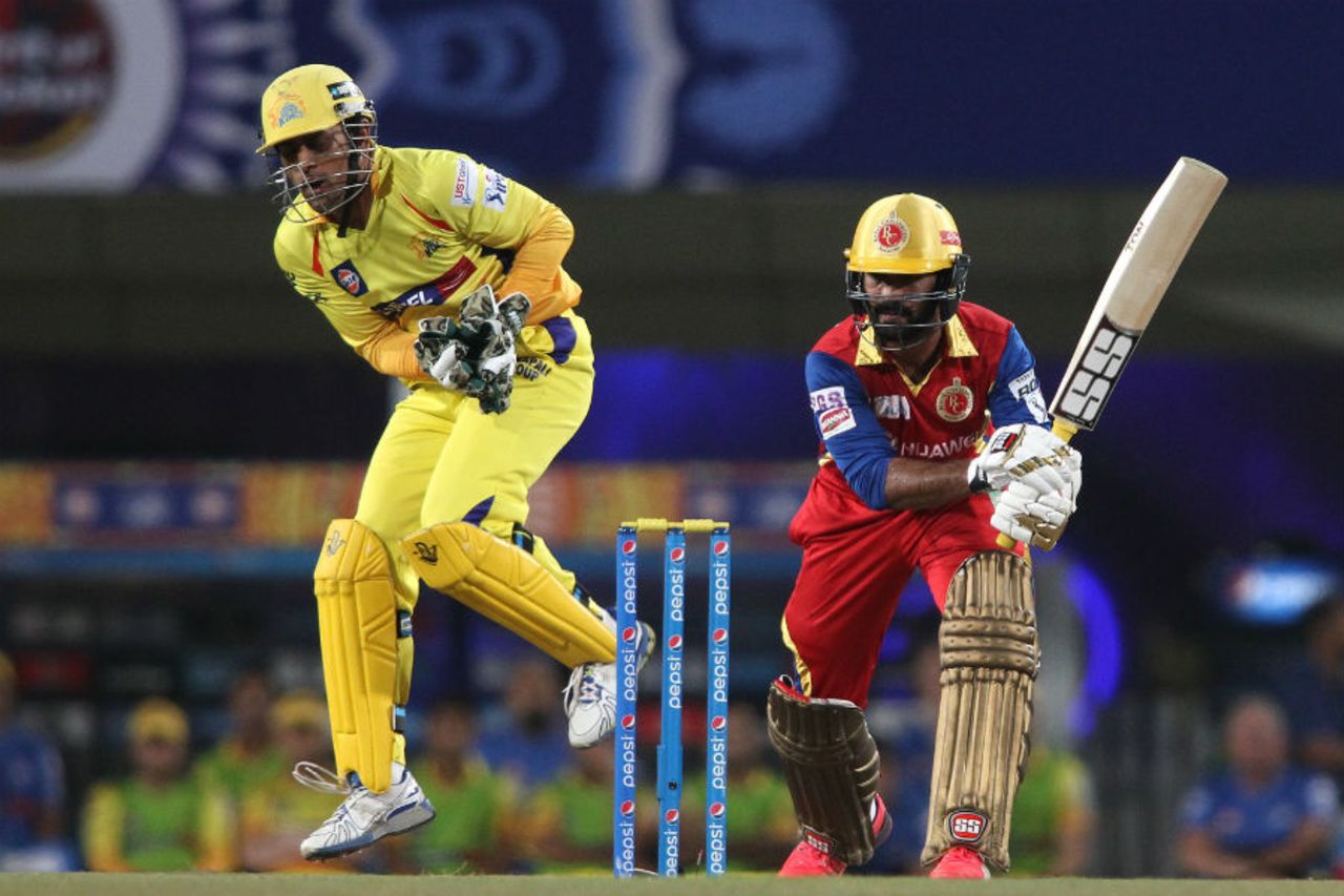 MS Dhoni collects the ball, Chennai Super Kings v Royal Challengers Bangalore, IPL 2015, Qualifier 2, Ranchi, May 22, 2015