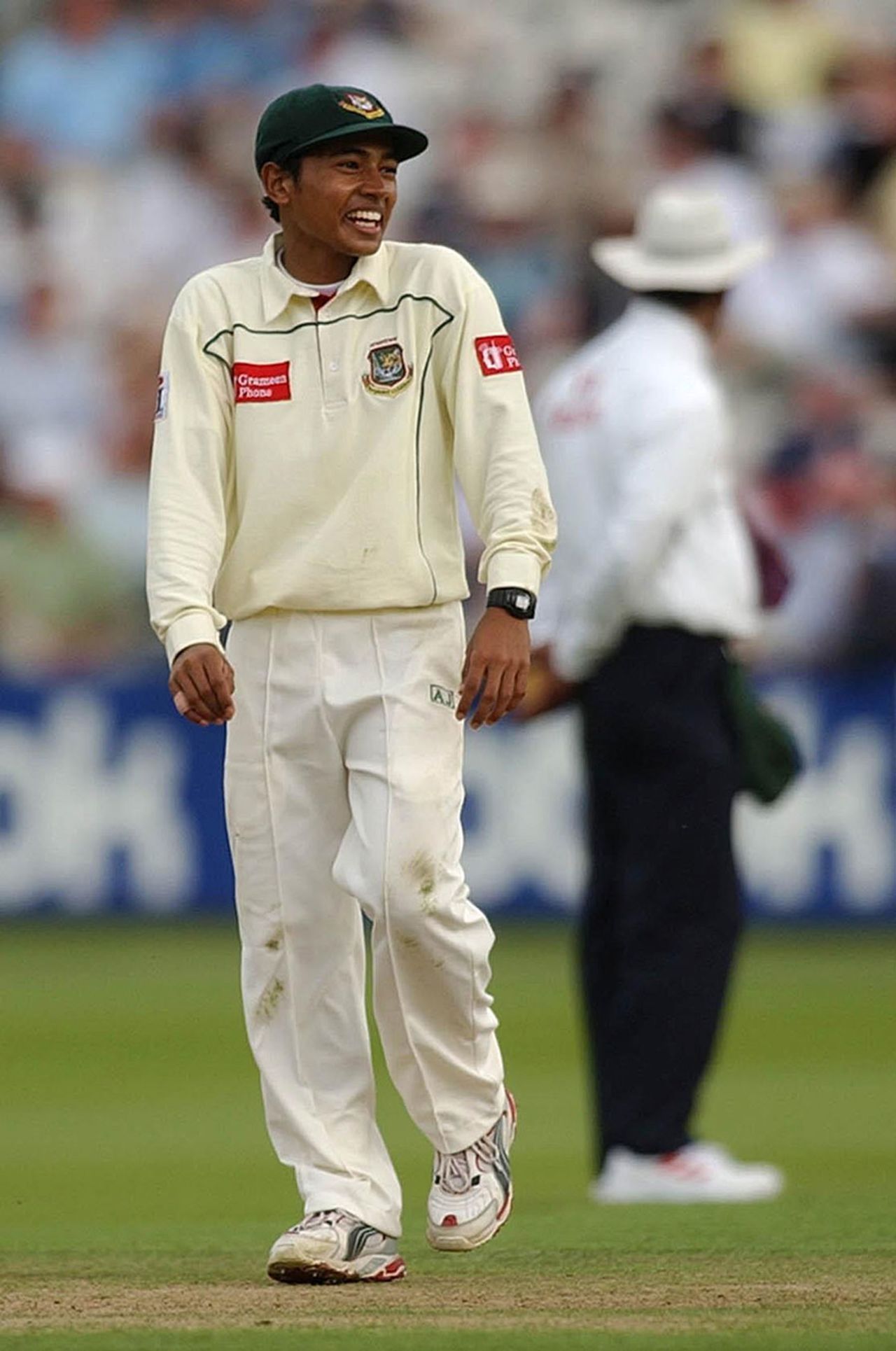 Mushfiqur Rahim soaks in his debut Test, England v Bangladesh, 1st Test, 1st day, Lord's, May 26, 2005