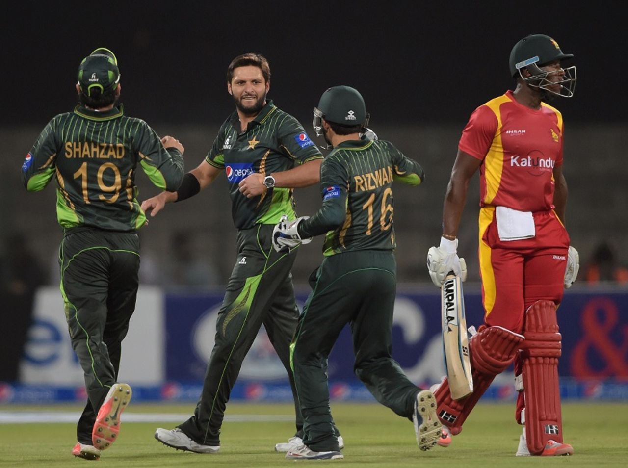 Shahid Afridi sent Vusi Sibanda back to the pavilion, Pakistan v Zimbabwe, 2nd T20I, Lahore, May 24, 2015