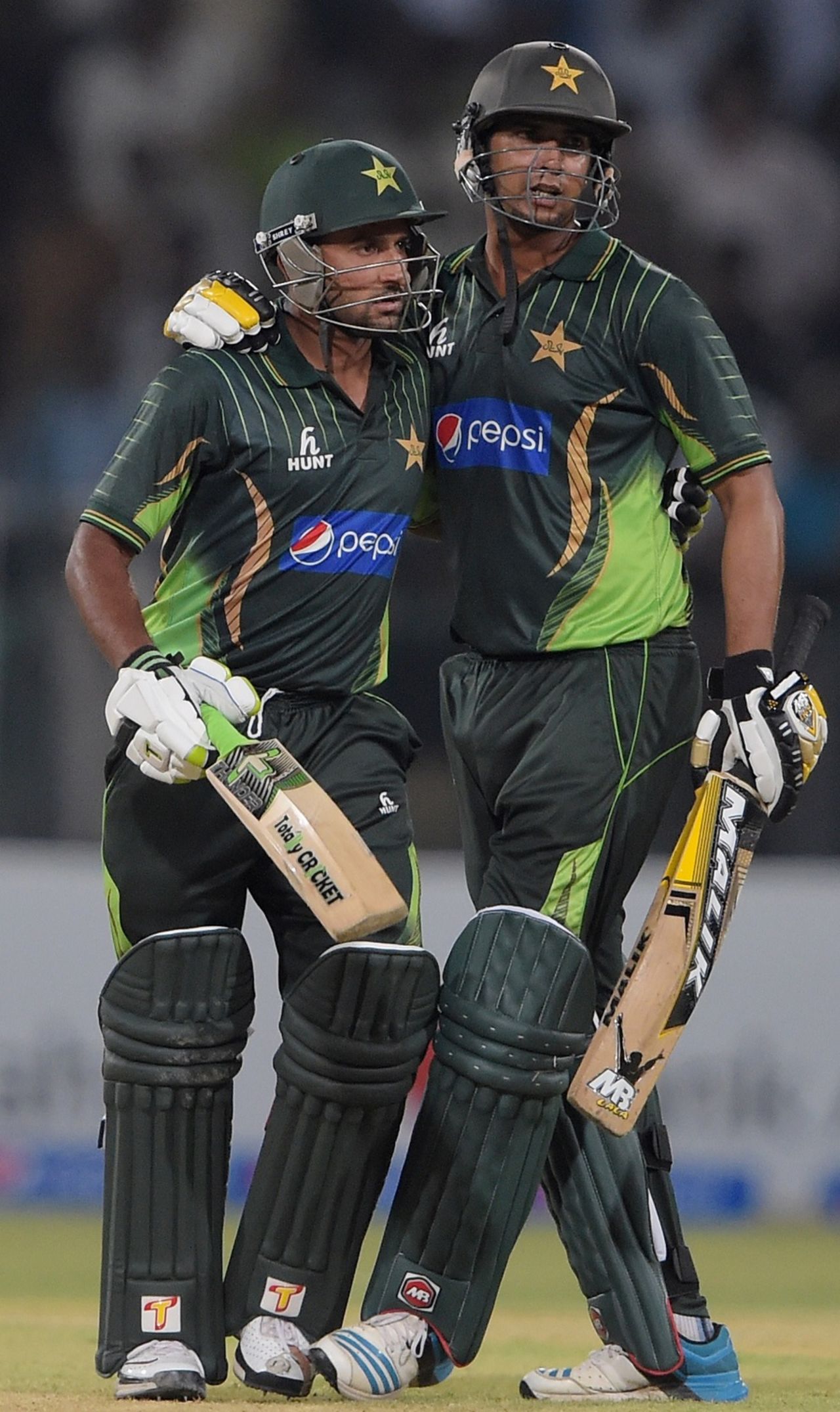Bilawal Bhatti and Imad Wasim held their nerve to guide Pakistan home, Pakistan v Zimbabwe, 2nd T20I, Lahore, May 24, 2015