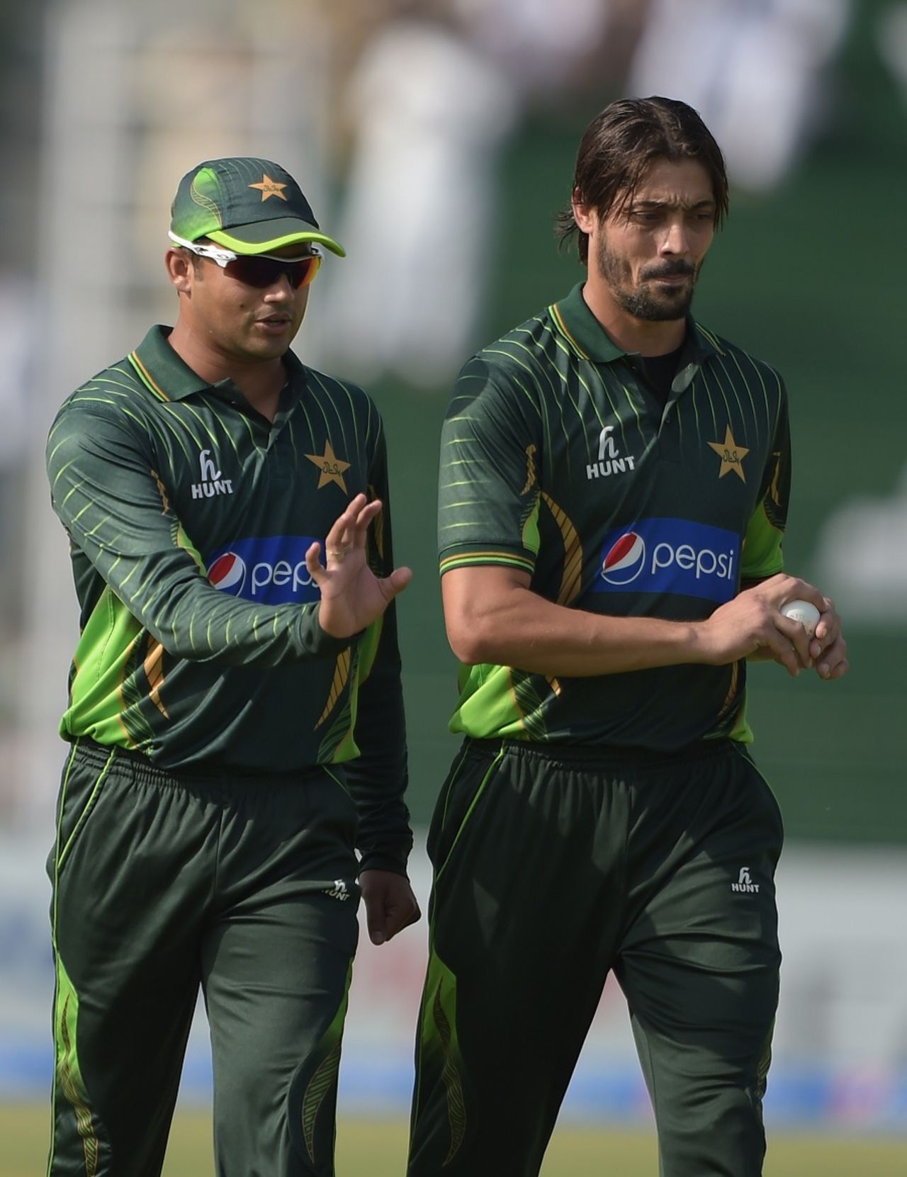 Azhar Ali and Anwar Ali discuss tactics, Pakistan v Zimbabwe, 2nd ODI, Lahore, May 29, 2015