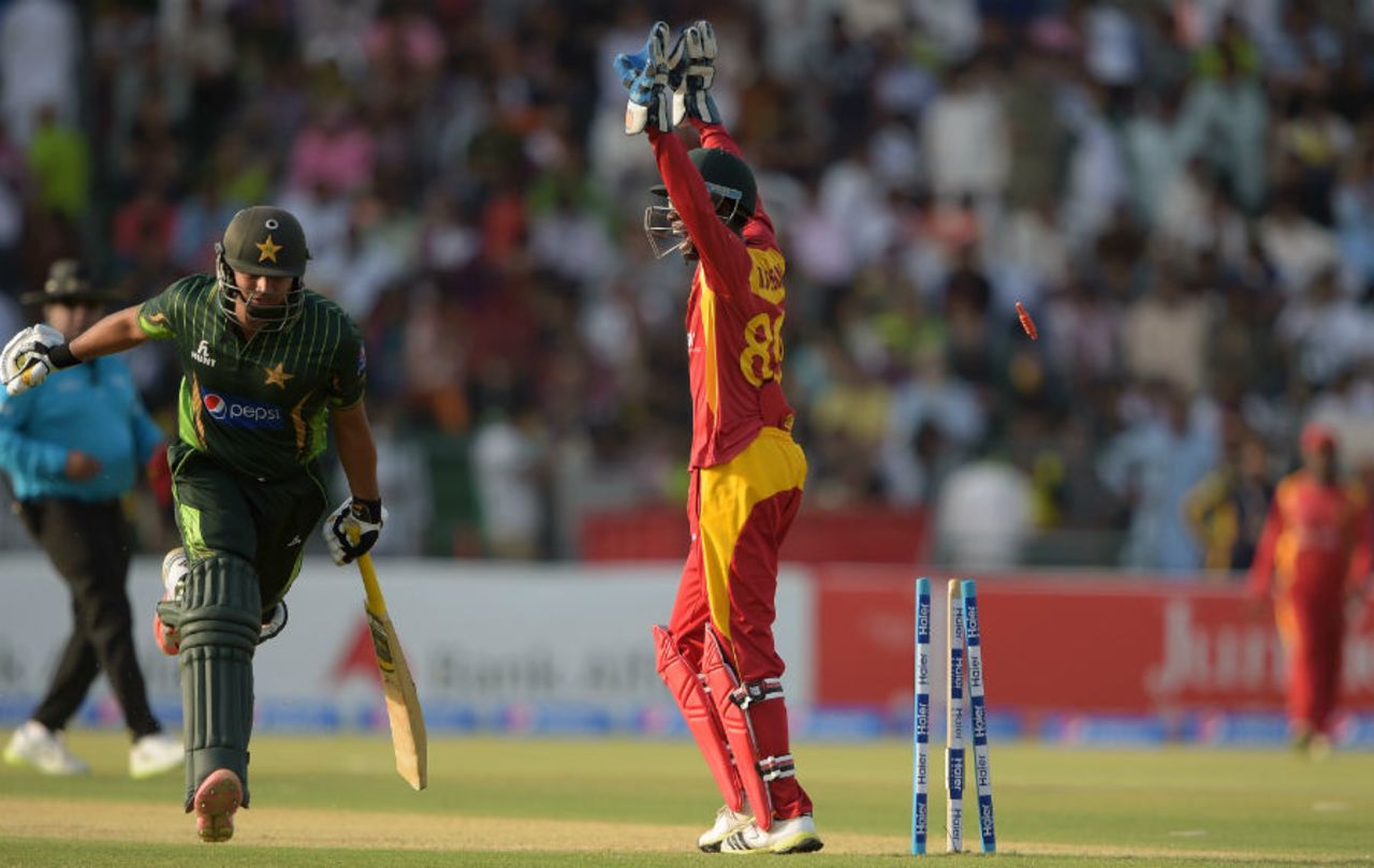 Azhar Ali fails to make his ground in time, Pakistan v Zimbabwe, 3rd ODI, Lahore, May 31, 2015