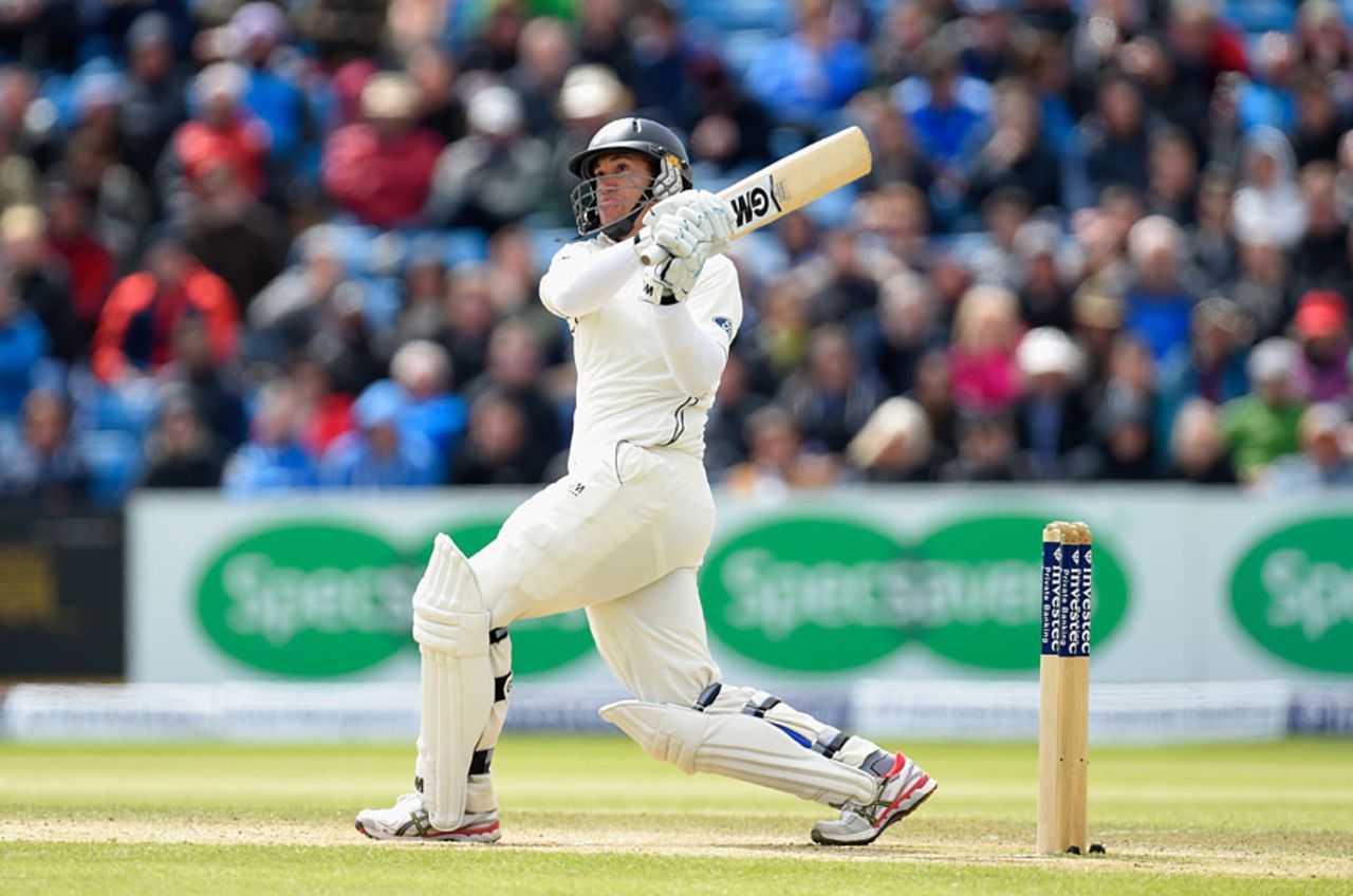 Ross Taylor swings over the leg side, England v New Zealand, 2nd Investec Test, Headingley, 3rd day, May 31, 2015