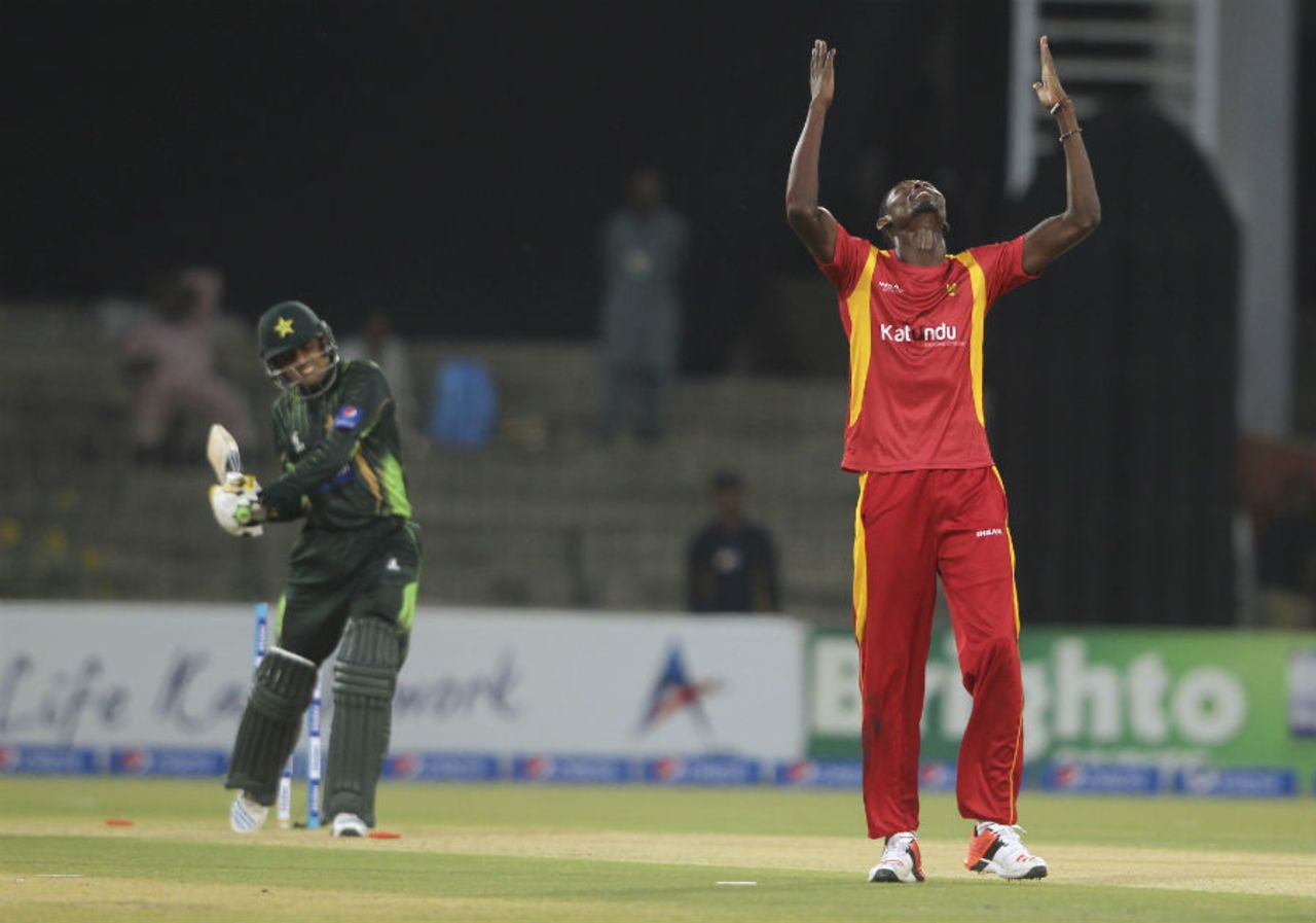Christopher Mpofu exults after dismissing Babar Azam, Pakistan v Zimbabwe, 3rd ODI, Lahore, May 31, 2015