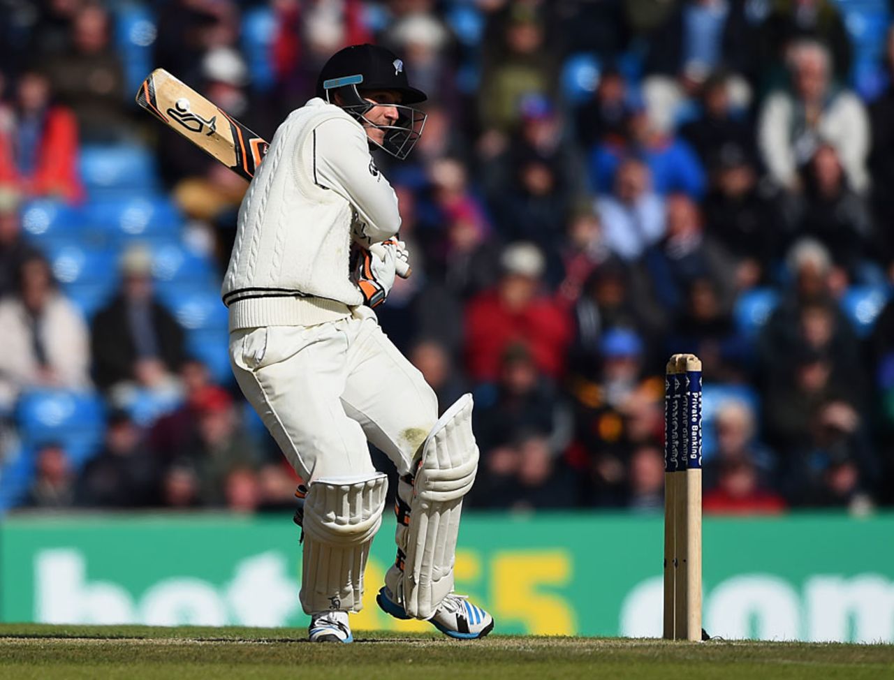 BJ Watling cracks away a pull, England v New Zealand, 2nd Investec Test, Headingley, 3rd day, May 31, 2015