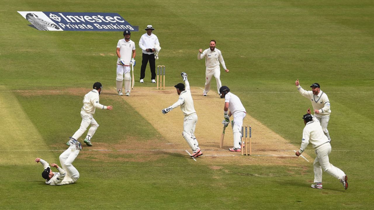 Ian Bell slumps on his bat after being dismissed, England v New Zealand, 2nd Investec Test, Headingley, 5th day, June 2, 2015