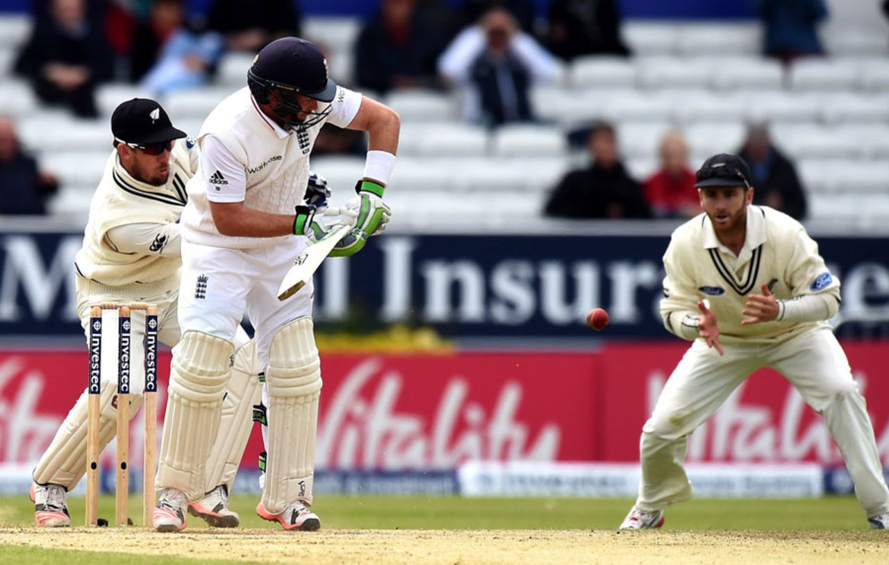 Kane Williamson prepares to receive Ian Bell's gift, England v New Zealand, 2nd Investec Test, Headingley, 5th day, June 2, 2015