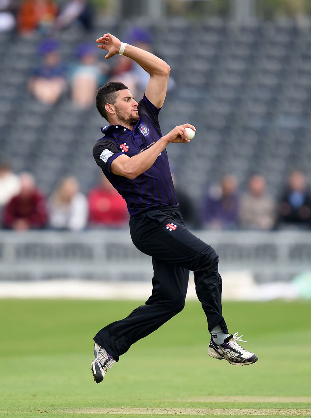 Benny Howell sent down a miserly spell, Gloucestershire v Middlesex, NatWest T20 Blast South Group, Bristol, May 15, 2015