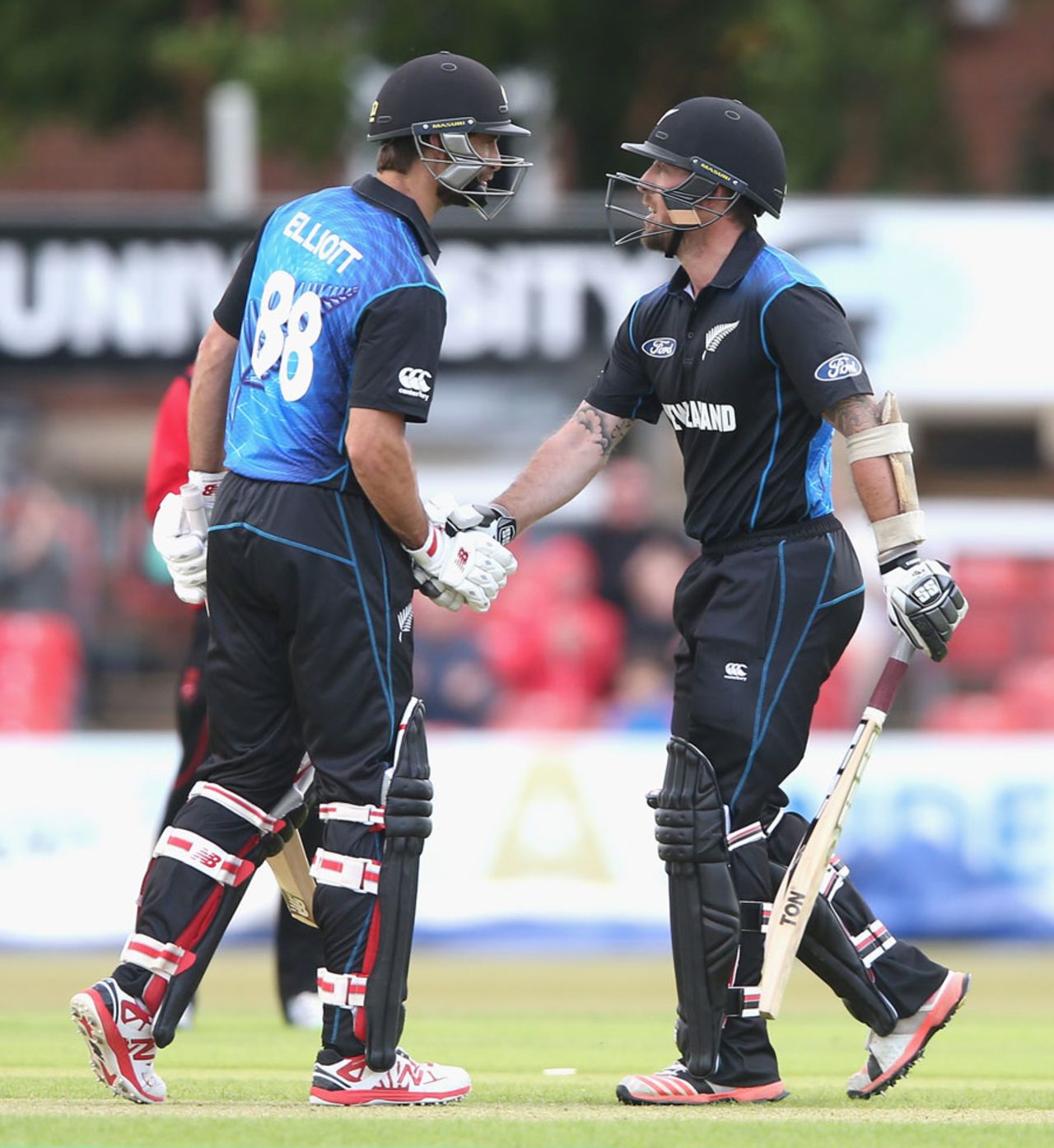 Grant Elliott and Luke Ronchi put on an unbroken double-hundred stand, Leicestershire v New Zealanders, Tour match, Grace Road, June 6, 2015