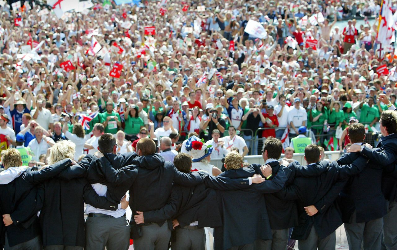 The England cricket team takes a bow, following the Ashes series win, Trafalgar Square, London, 13 September 2005