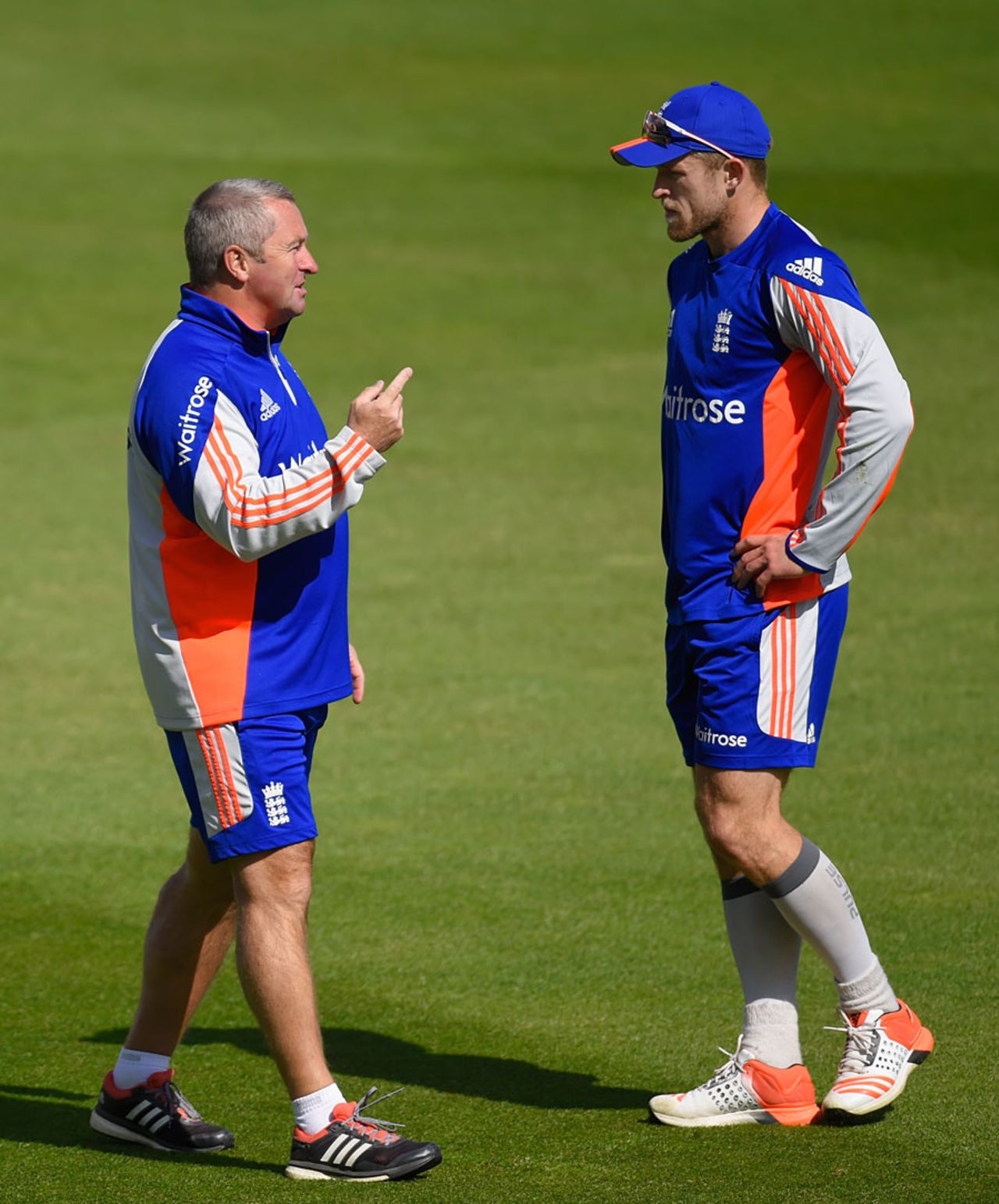 Paul Farbrace (left) chats with David Willey, Edgbaston, June 8, 2015