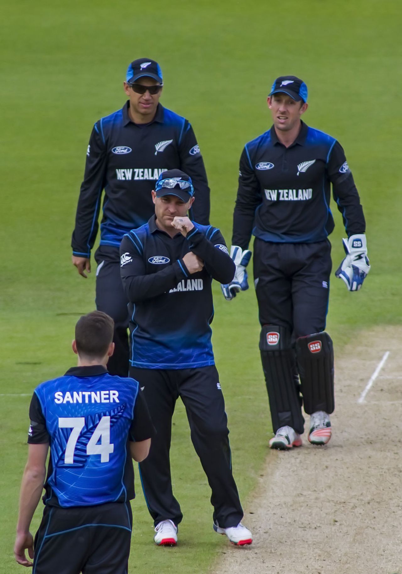 Mitchell Santner got his maiden ODI wicket after a review, England v New Zealand, 1st ODI, Edgbaston, June 9, 2015