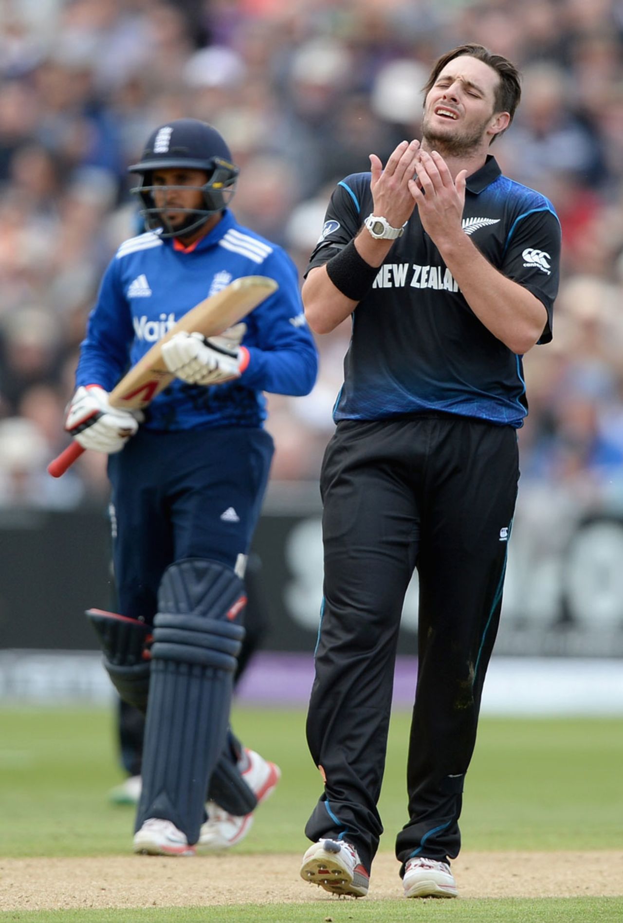 Mitchell McClenaghan took some severe punishment, England v New Zealand, 1st ODI, Edgbaston, June 9, 2015