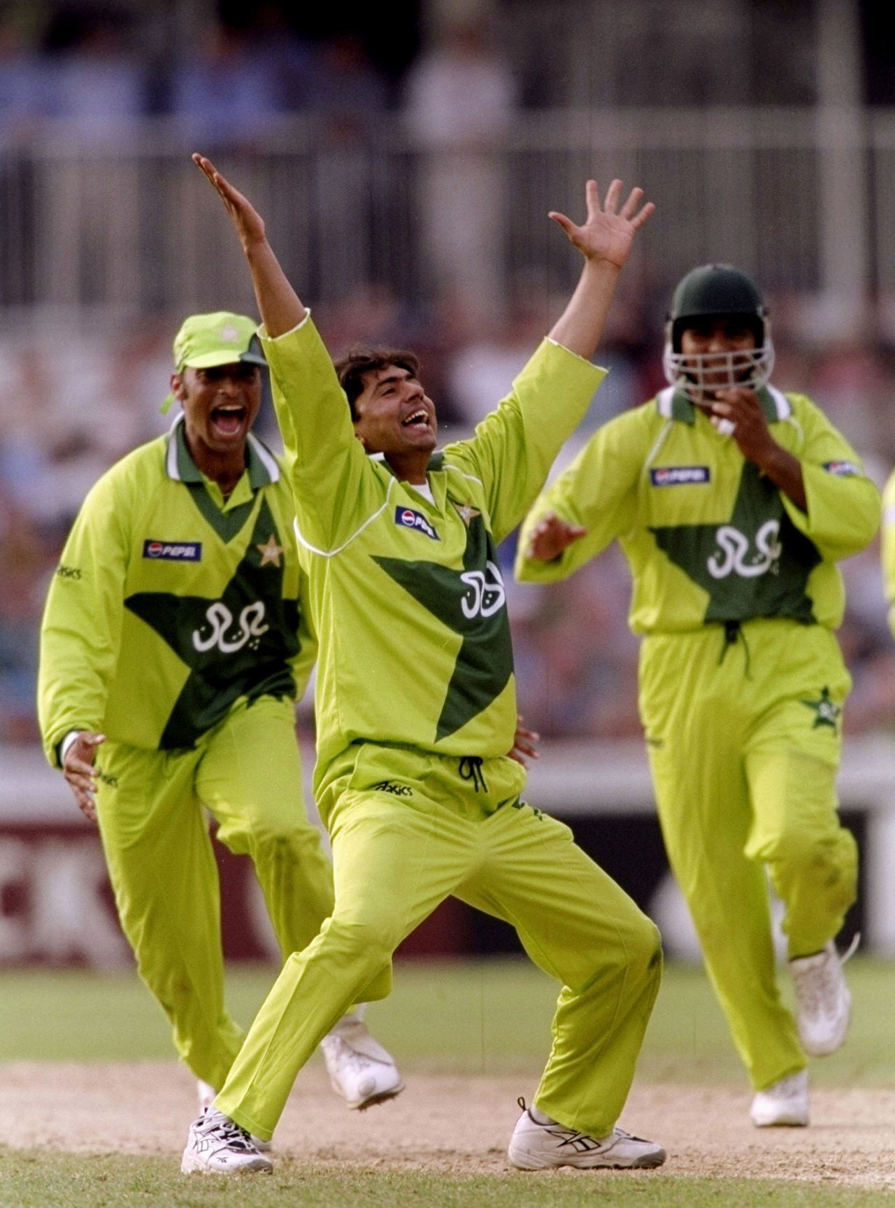 Saqlain Mushtaq celebrates his second ODI hat-trick, Pakistan v Zimbabwe, The Oval, World Cup 1999, June 11, 1999