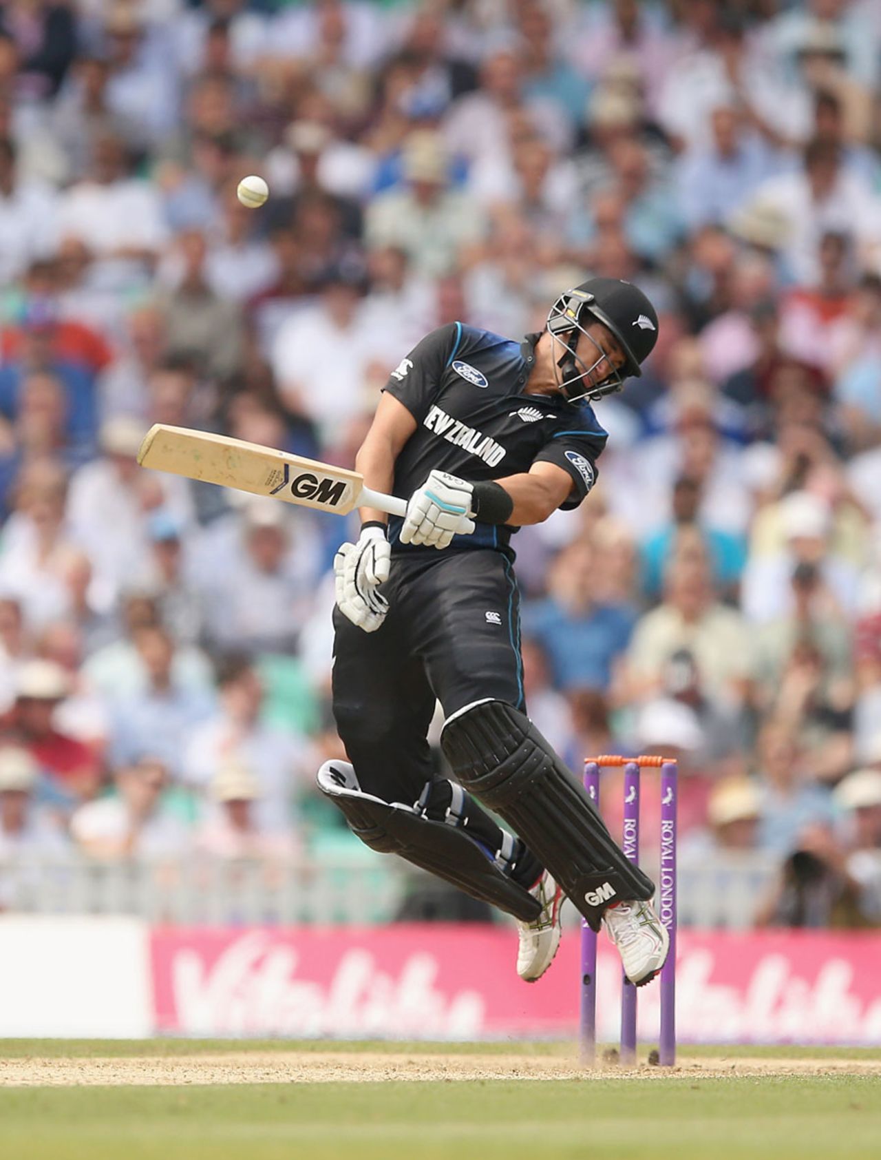 Ross Taylor took a blow from a short ball, England v New Zealand, 2nd ODI, Kia Oval, June 12, 2015